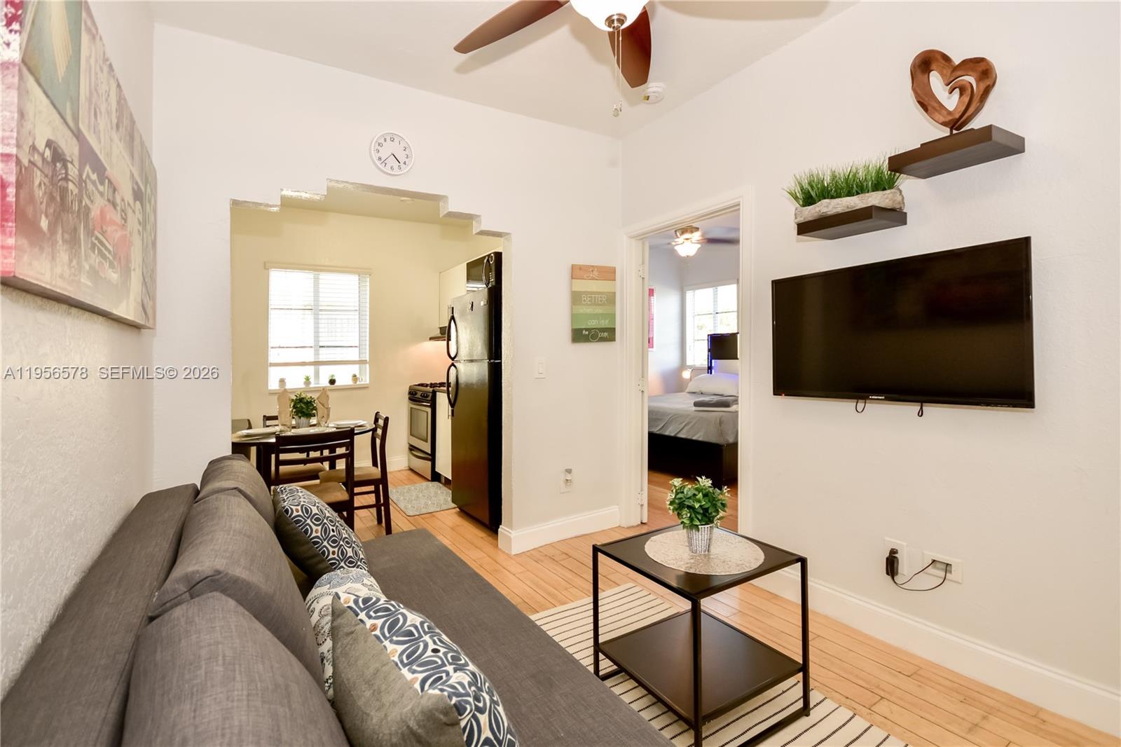 Charming fully Furnished 1BR/1BA in the heart of Surfside.
Short distance to the beach, shops, restaurants and across Oceanside Park.
Gated building with laundry room.
Easy to show.
1 Year lease.