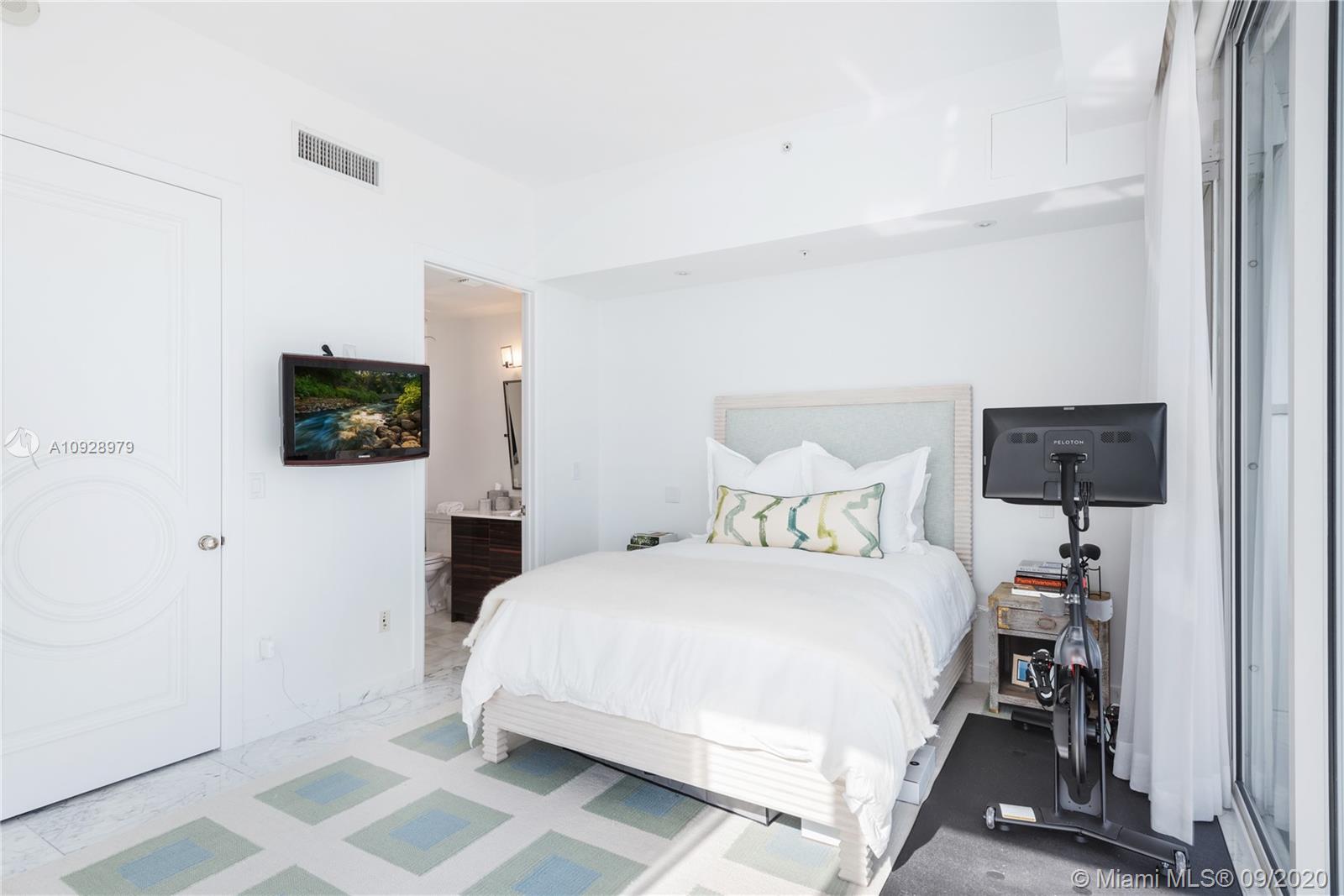 CONTINUUM ON SOUTH BEACH - Residential