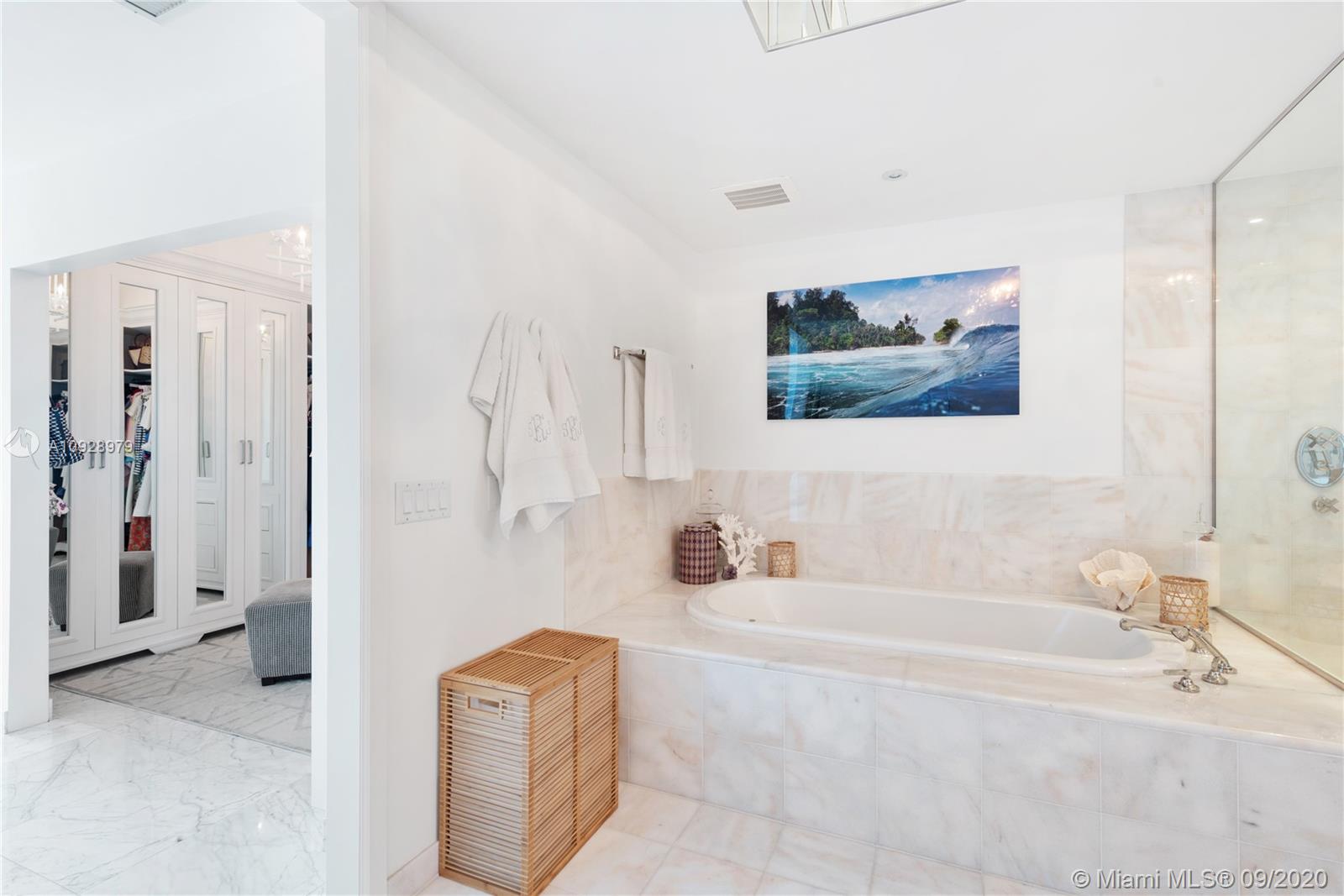 CONTINUUM ON SOUTH BEACH - Residential