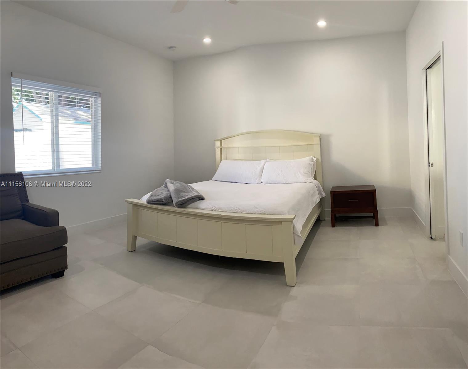 TWIN LAKES - Residential Lease