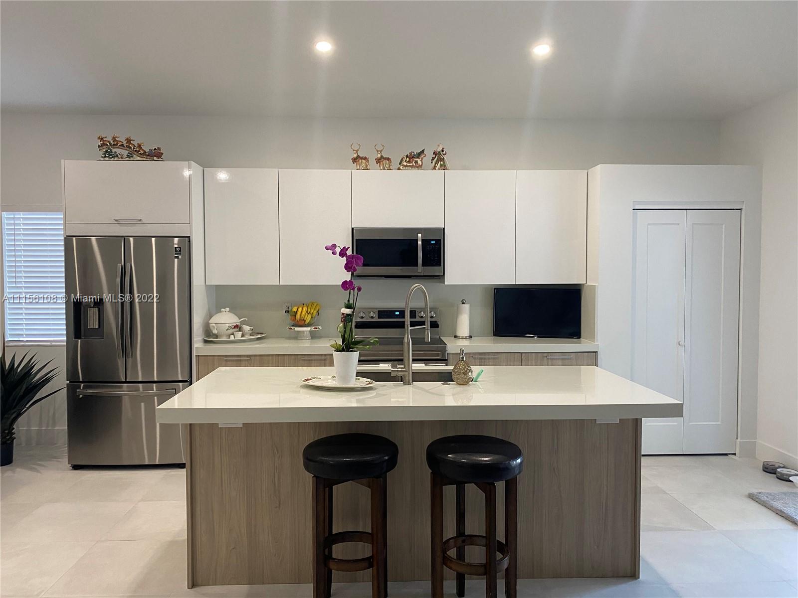 TWIN LAKES - Residential Lease