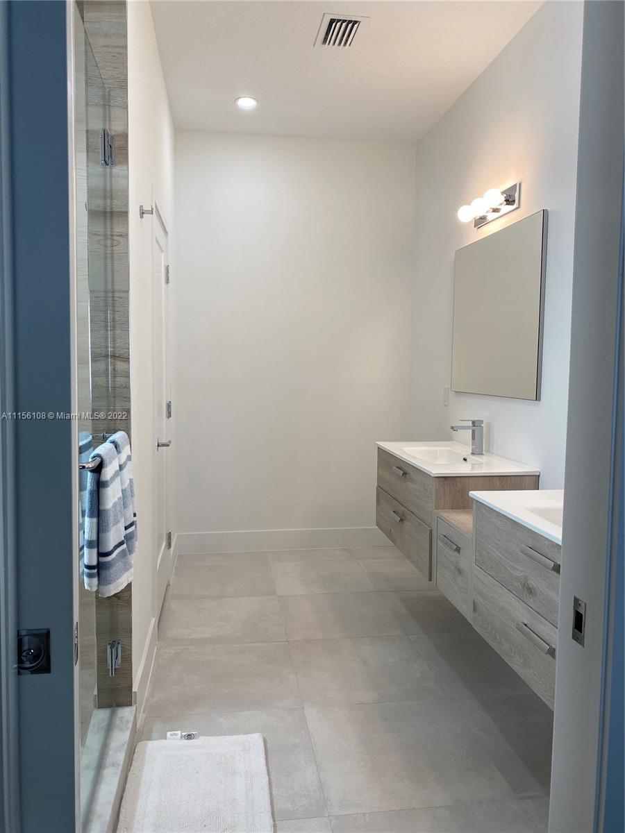 TWIN LAKES - Residential Lease