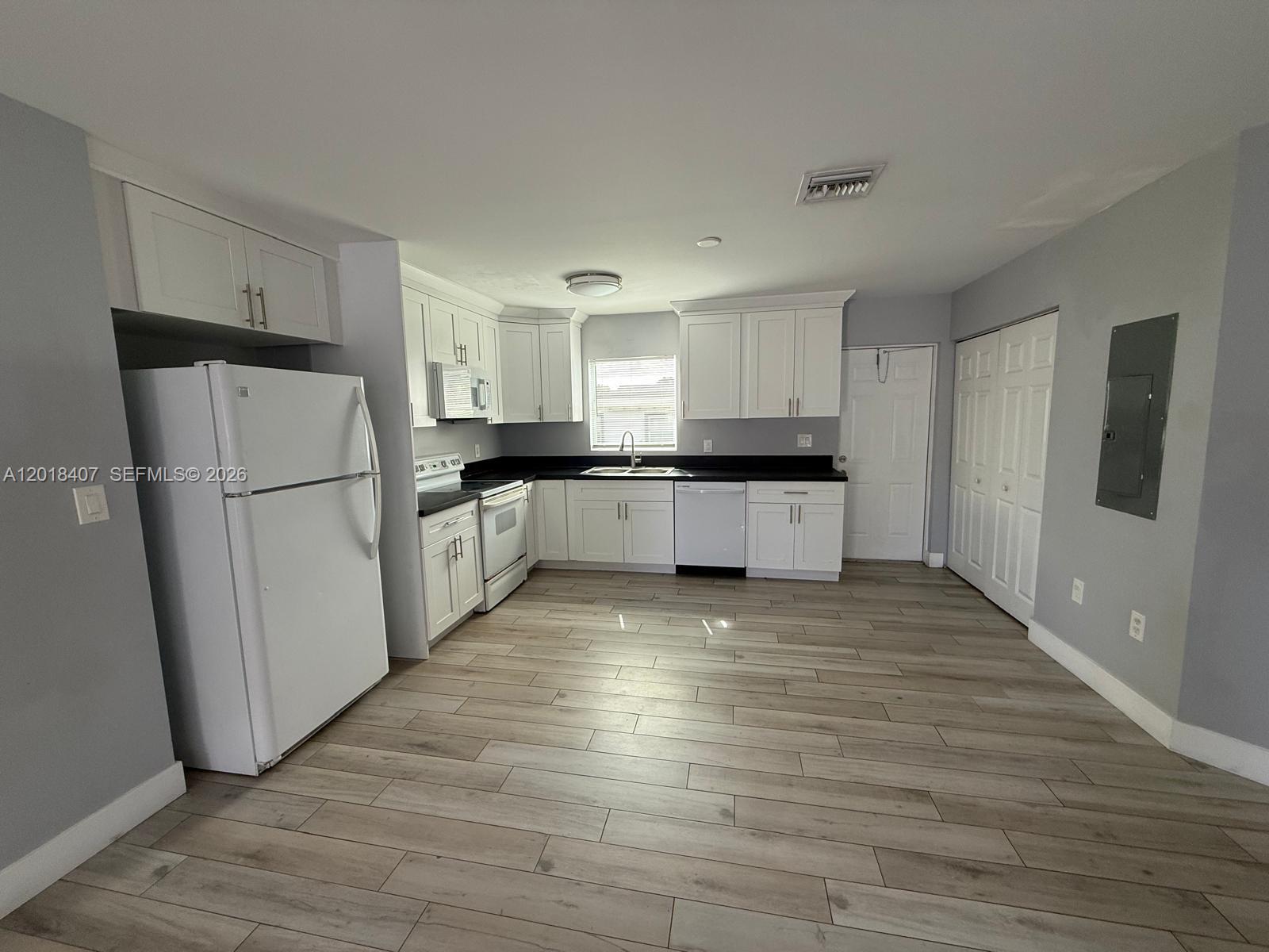 PALM BEACH FARMS CO 7 - Residential Lease