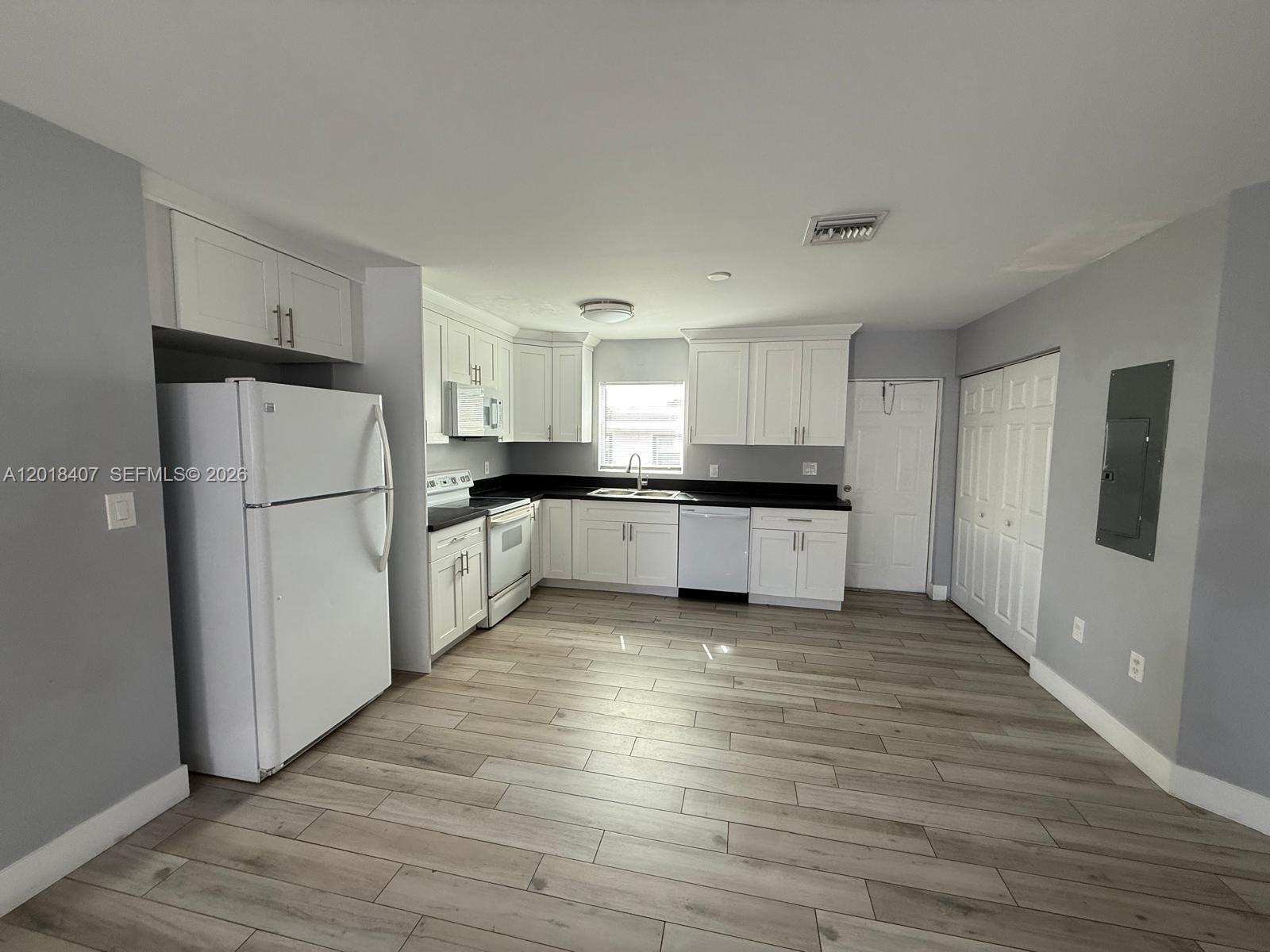 PALM BEACH FARMS CO 7 - Residential Lease