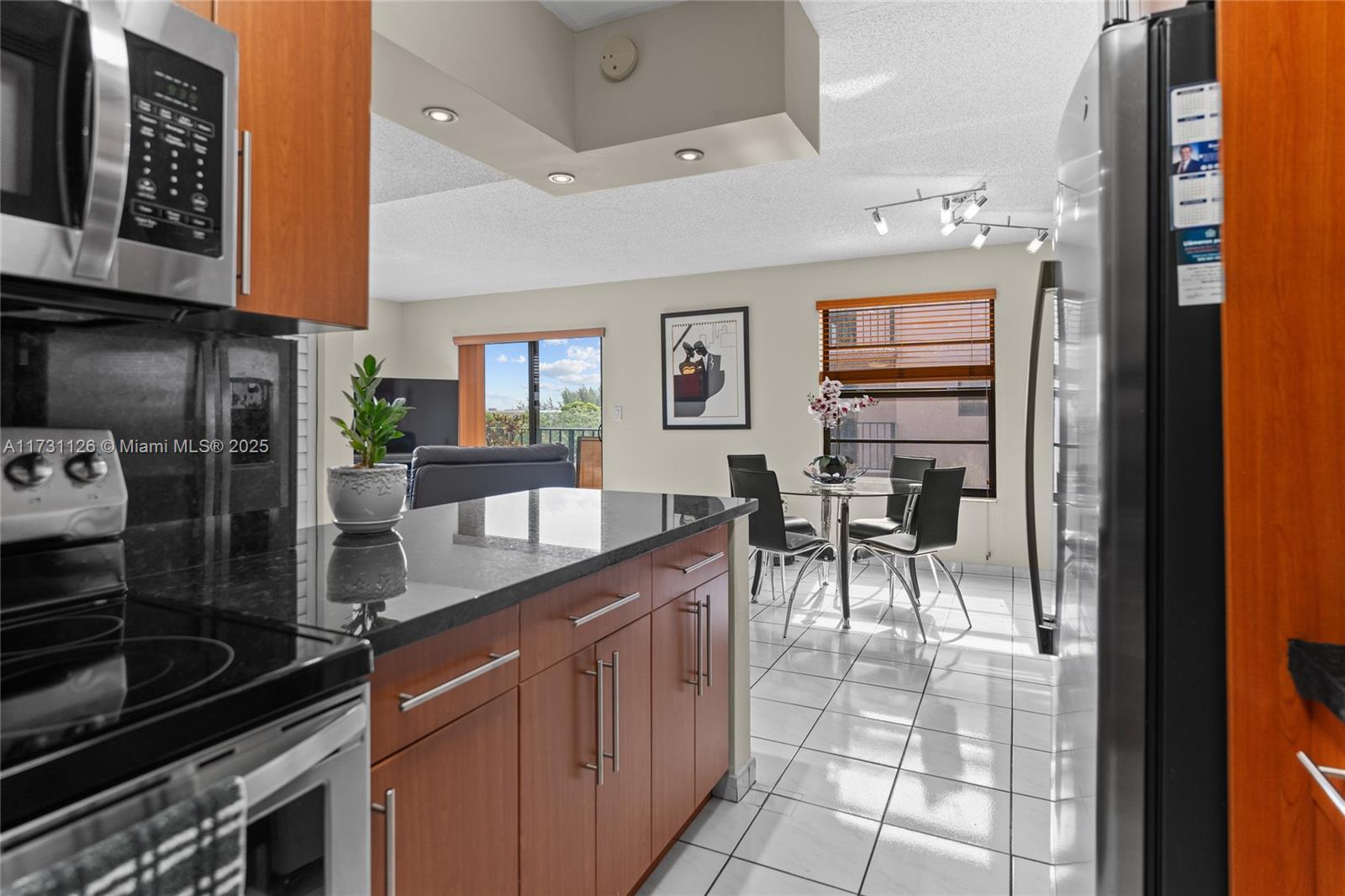 EXPO I CONDO - Residential