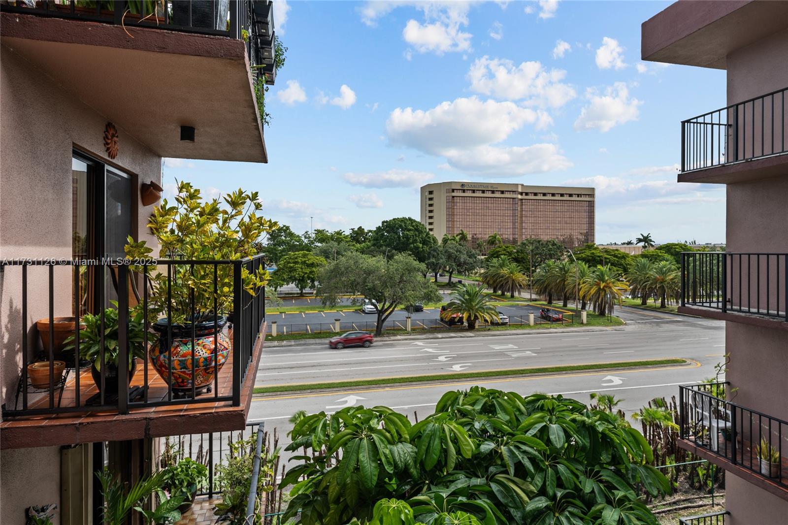 EXPO I CONDO - Residential