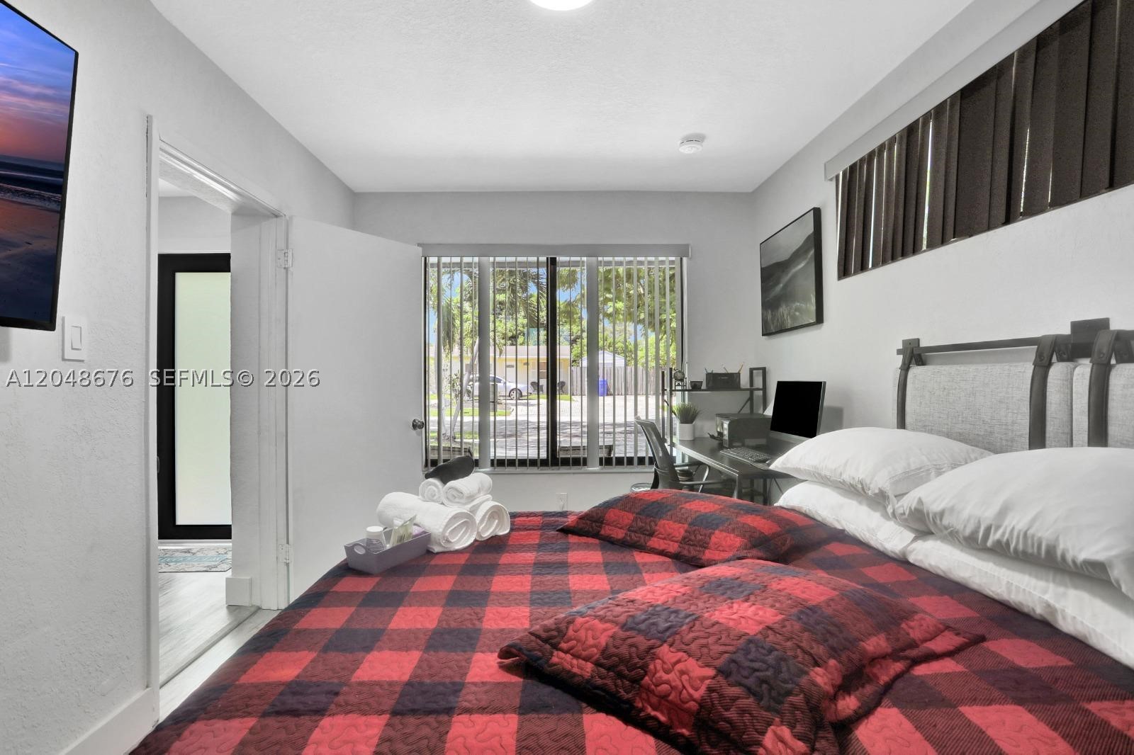 COLLIER MANOR 5TH ADD - Residential Lease