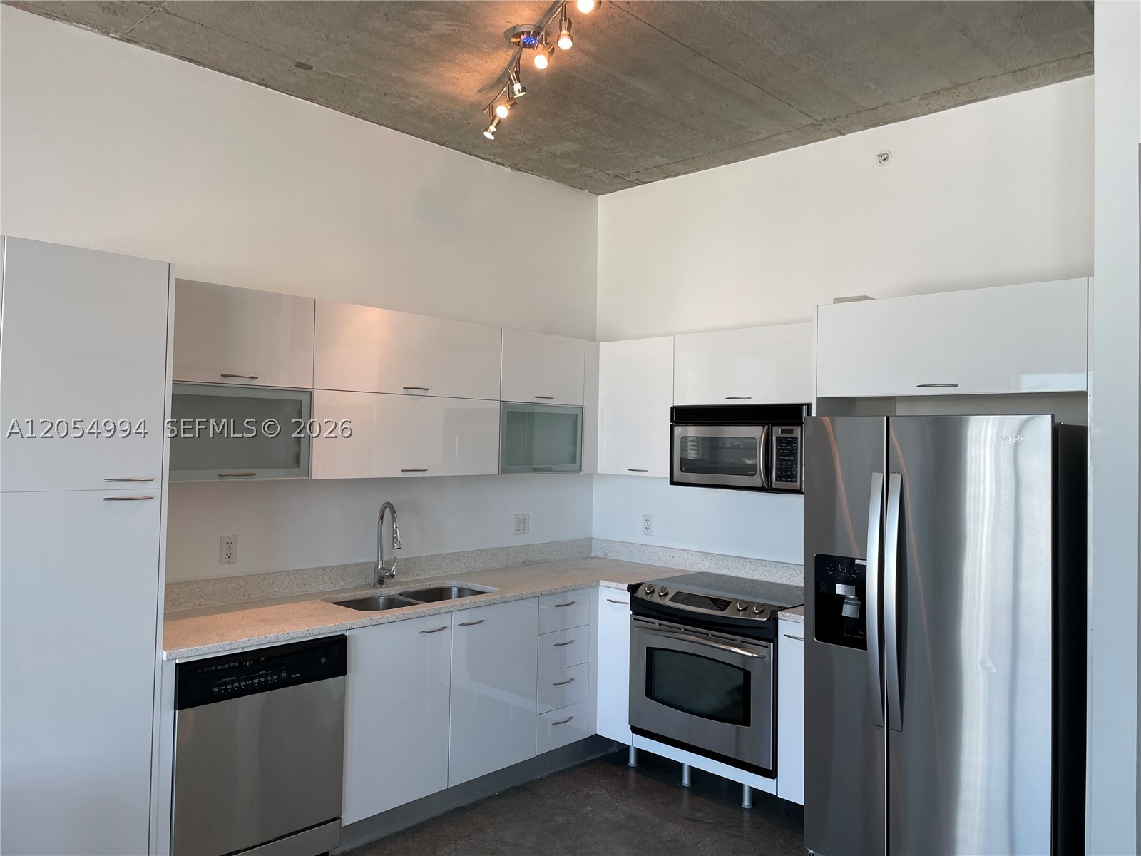 THE LOFT DOWNTOWN II COND - Residential Lease