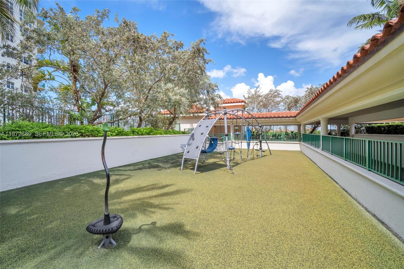TURNBERRY VLG NO TOWER CO - Residential