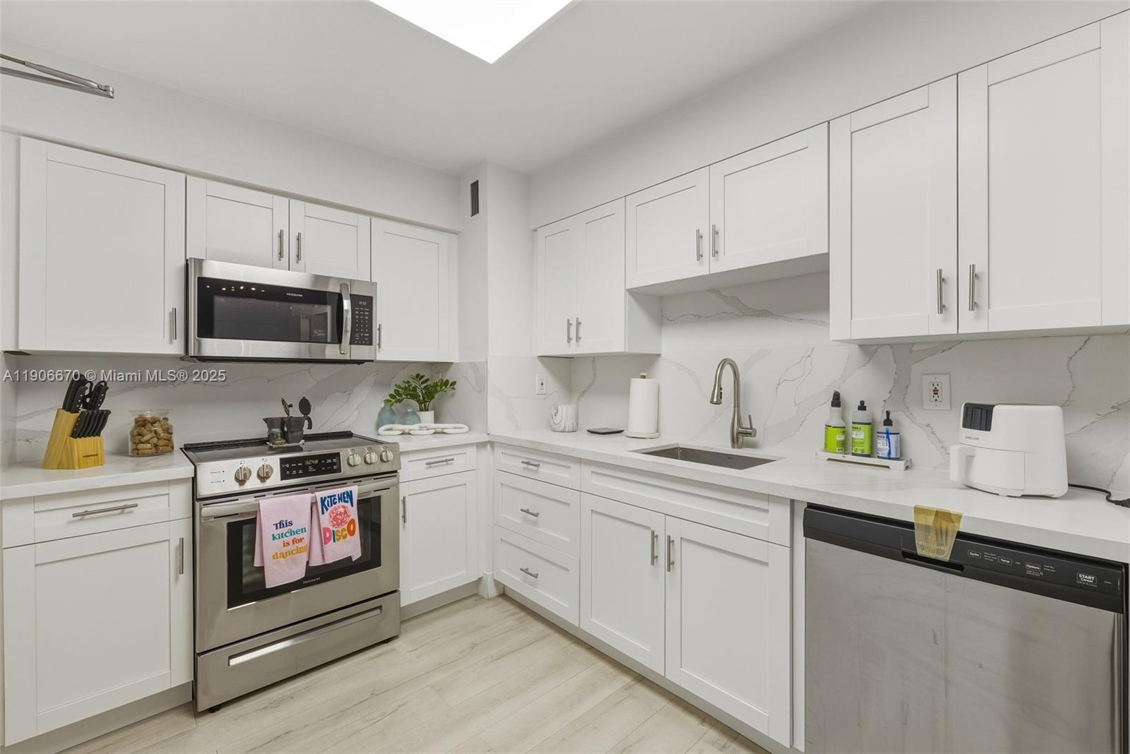 CARLISLE ON THE OCEAN CON - Residential