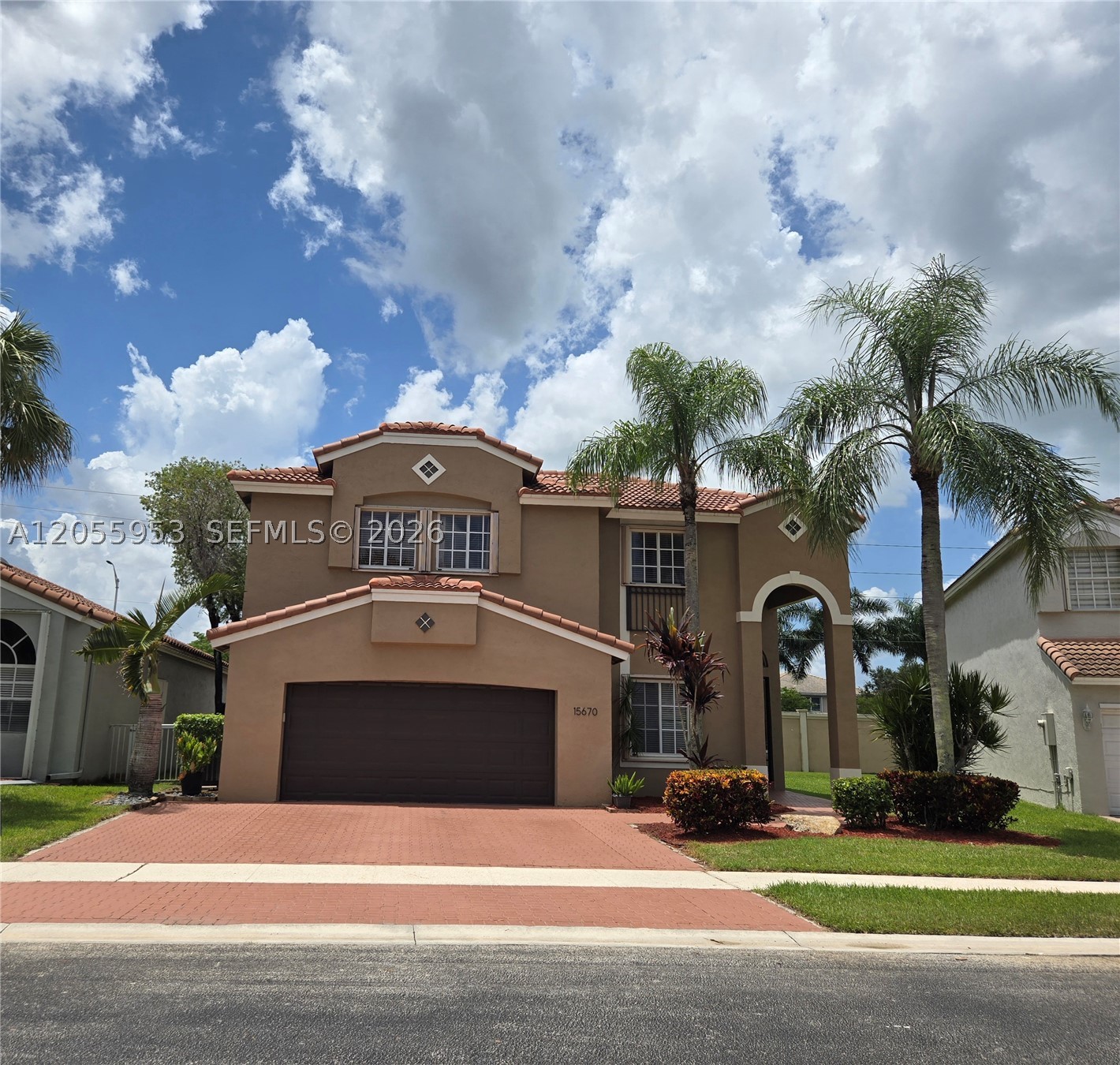 GRAND PALMS - GROVE ESTATE - Residential
