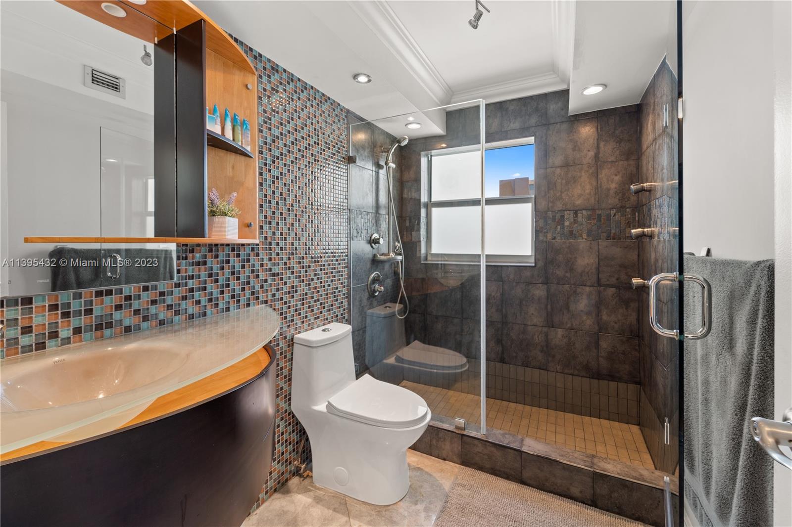ALLINGTON TOWERS NORTH CO - Residential Lease