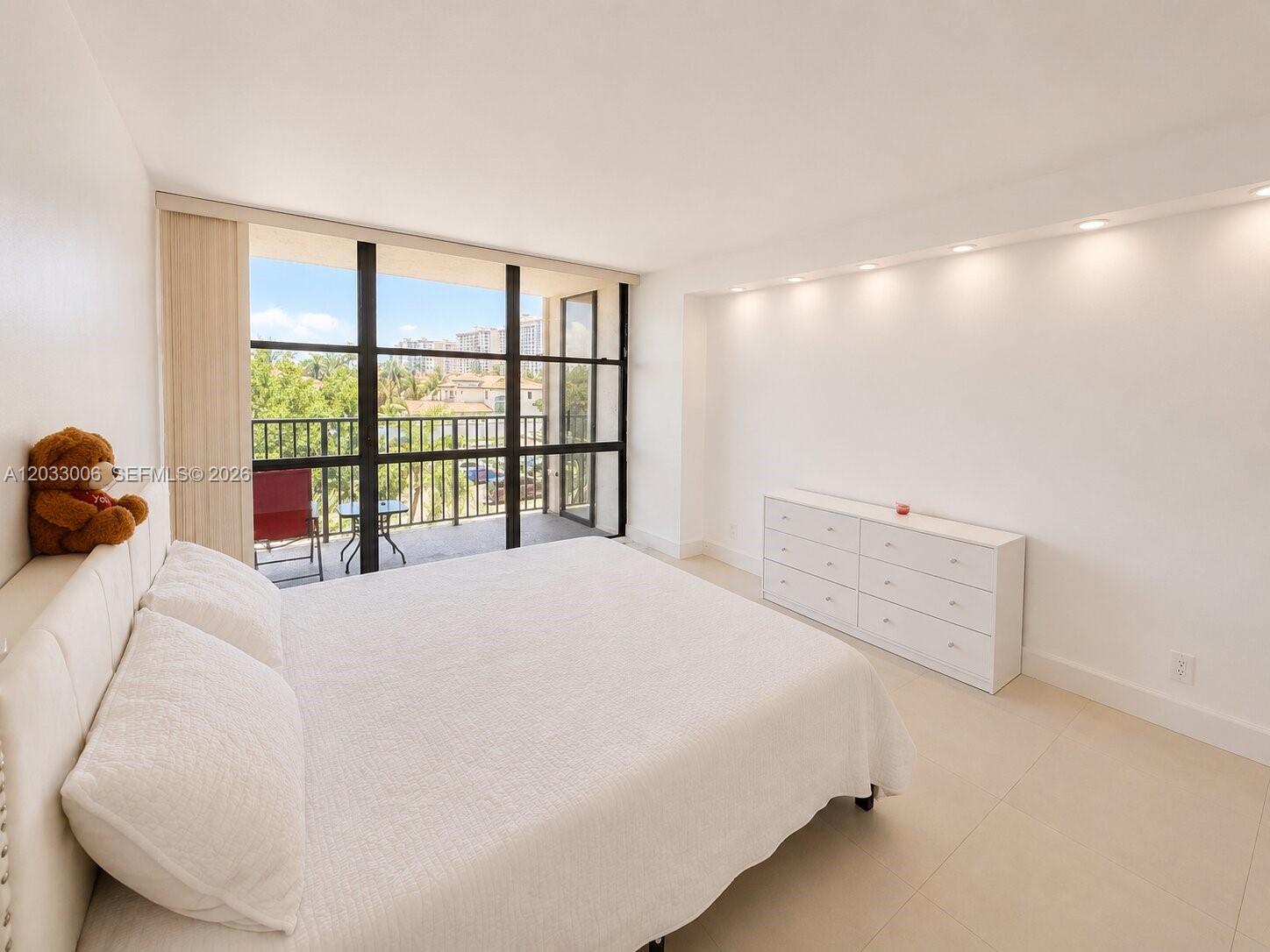 OCEANVIEW PARK CONDO - Residential Lease