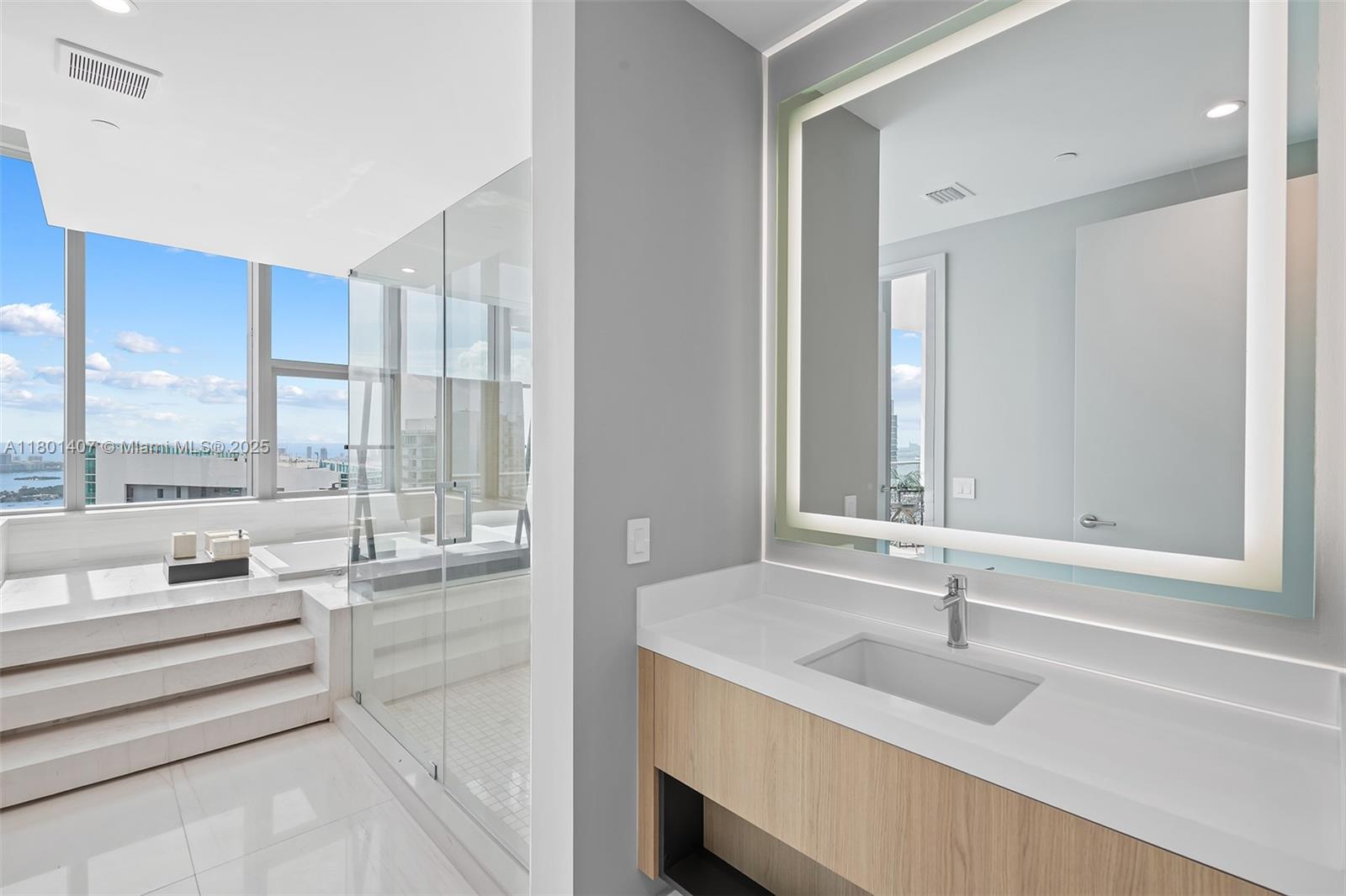 PARAMOUNT MIAMI WORLDCENT - Residential