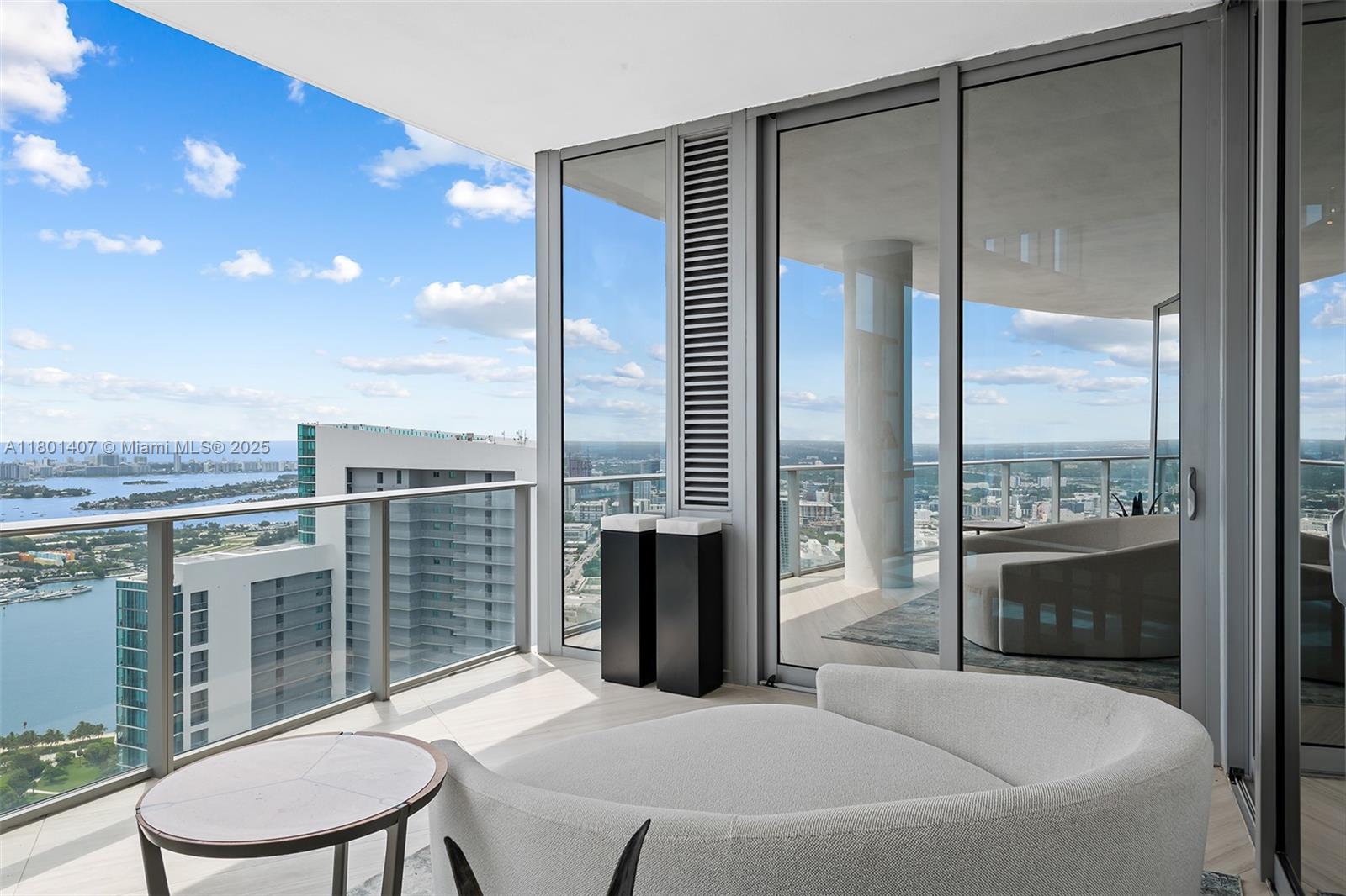 PARAMOUNT MIAMI WORLDCENT - Residential