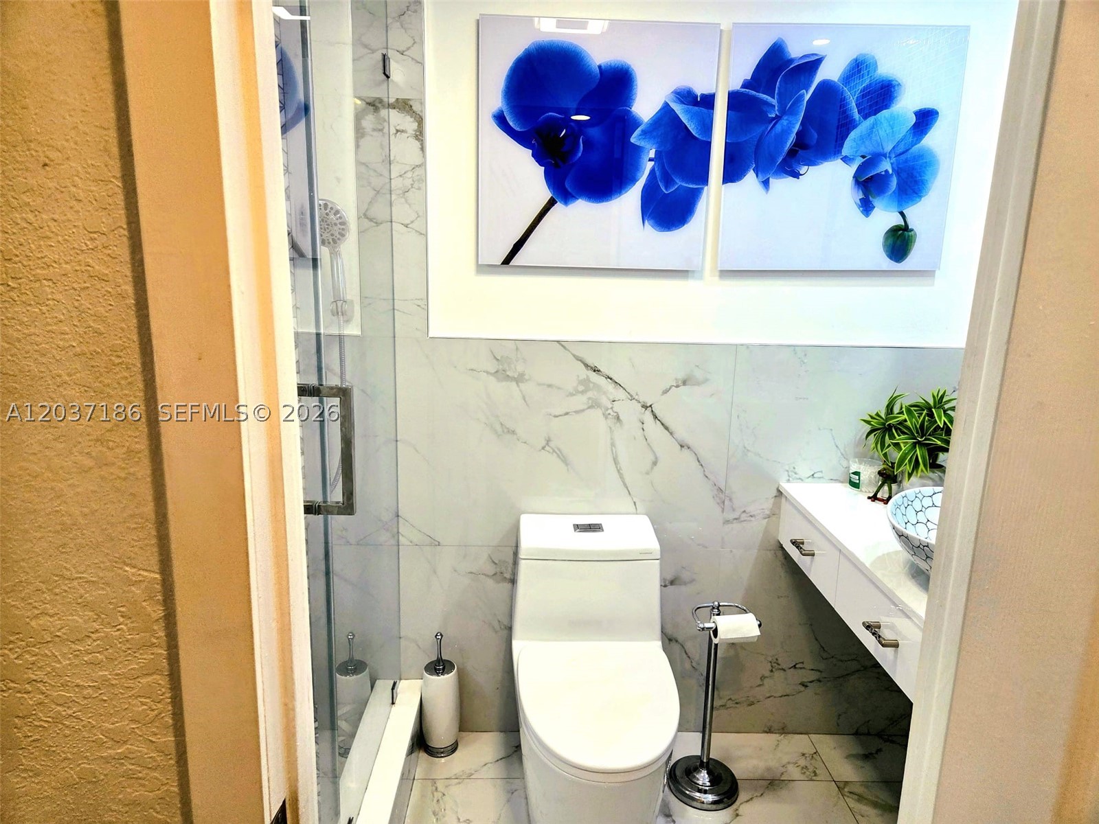 ANDOR PLAZA CONDO - Residential