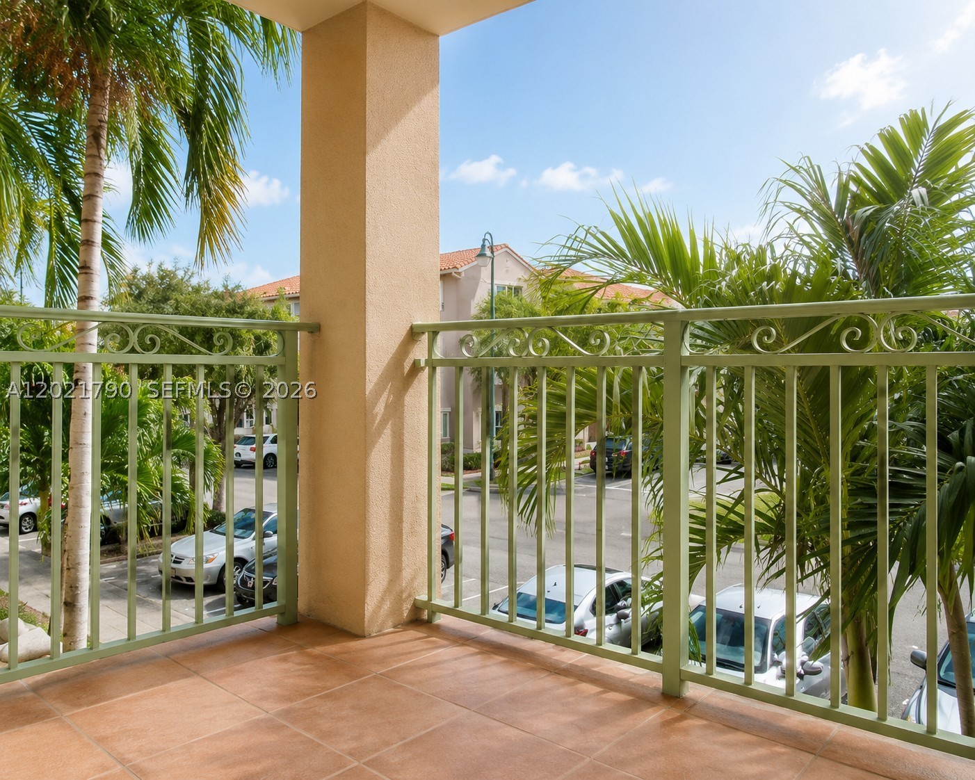 THE COURTS AT DORAL ISLES - Residential Lease
