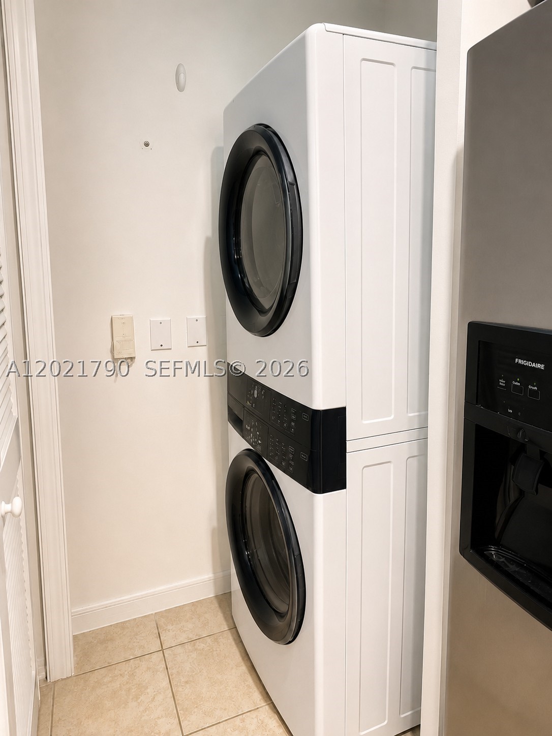 THE COURTS AT DORAL ISLES - Residential Lease
