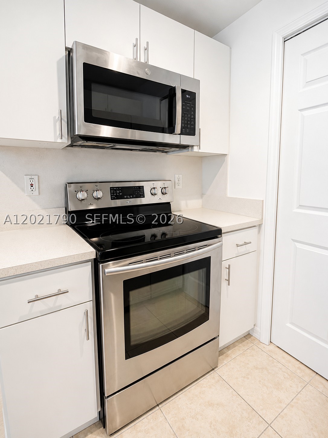 THE COURTS AT DORAL ISLES - Residential Lease