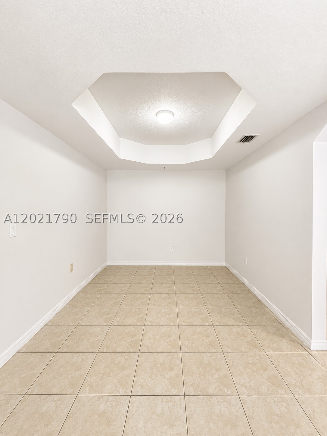 THE COURTS AT DORAL ISLES - Residential Lease