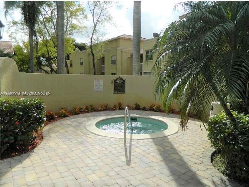 TOWNHOUSES OF PLANTATION - Residential