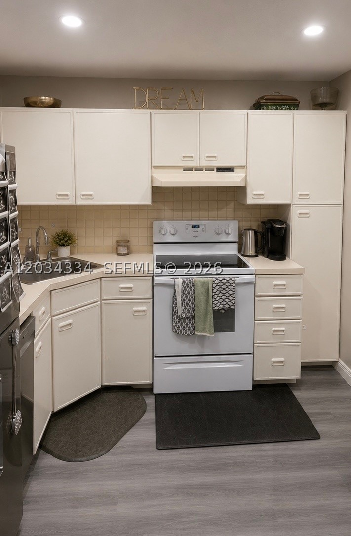 BAYWOOD VILLAGE II-D COND - Residential