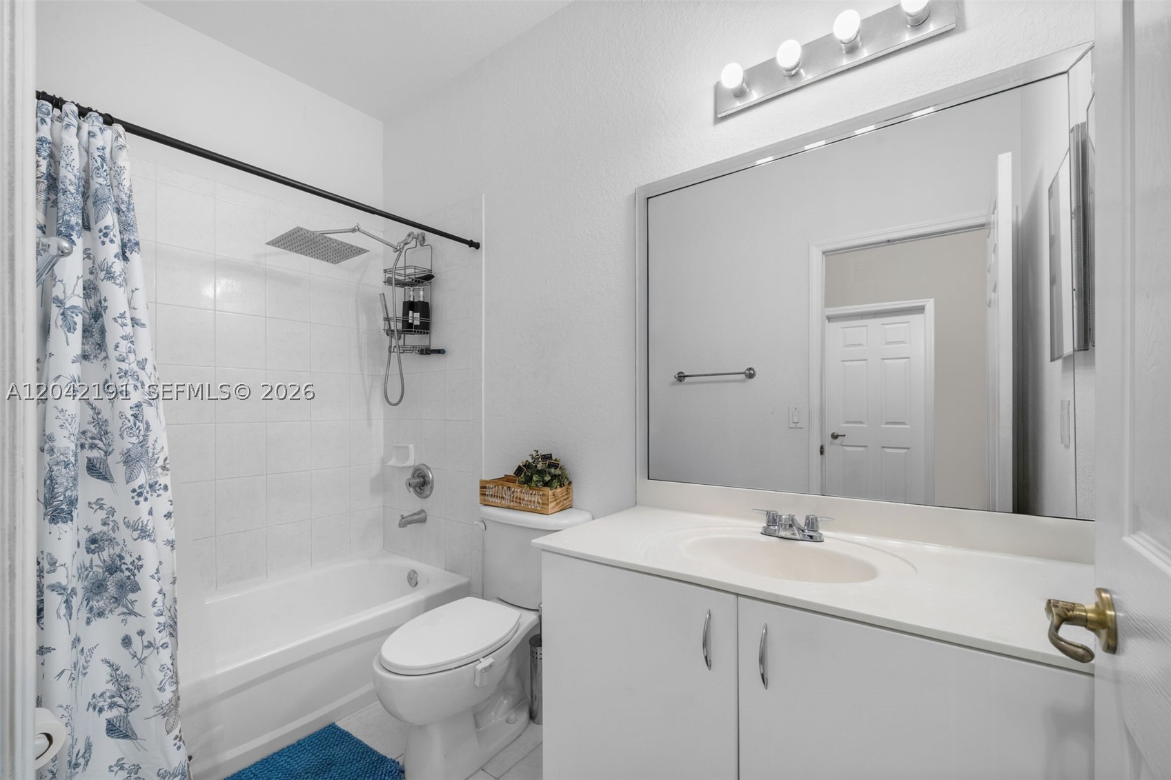 ISLANDS AT DORAL 1ST ADDN - Residential