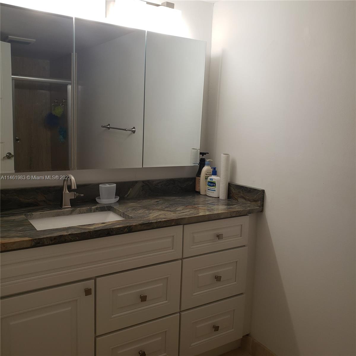 SUMMIT CONDO - Residential Lease