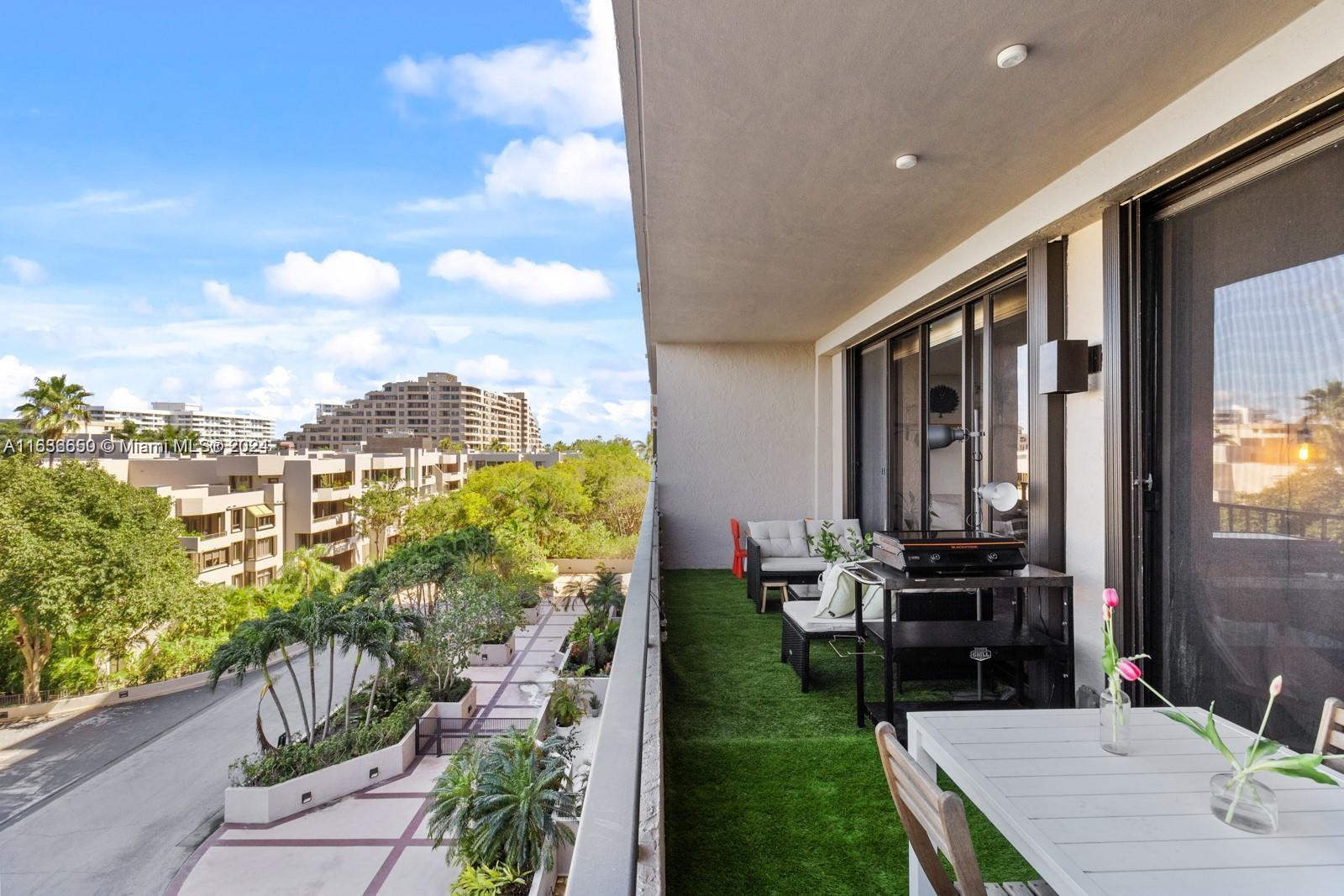 THE EMERALD BAY @ KEY COLO - Residential