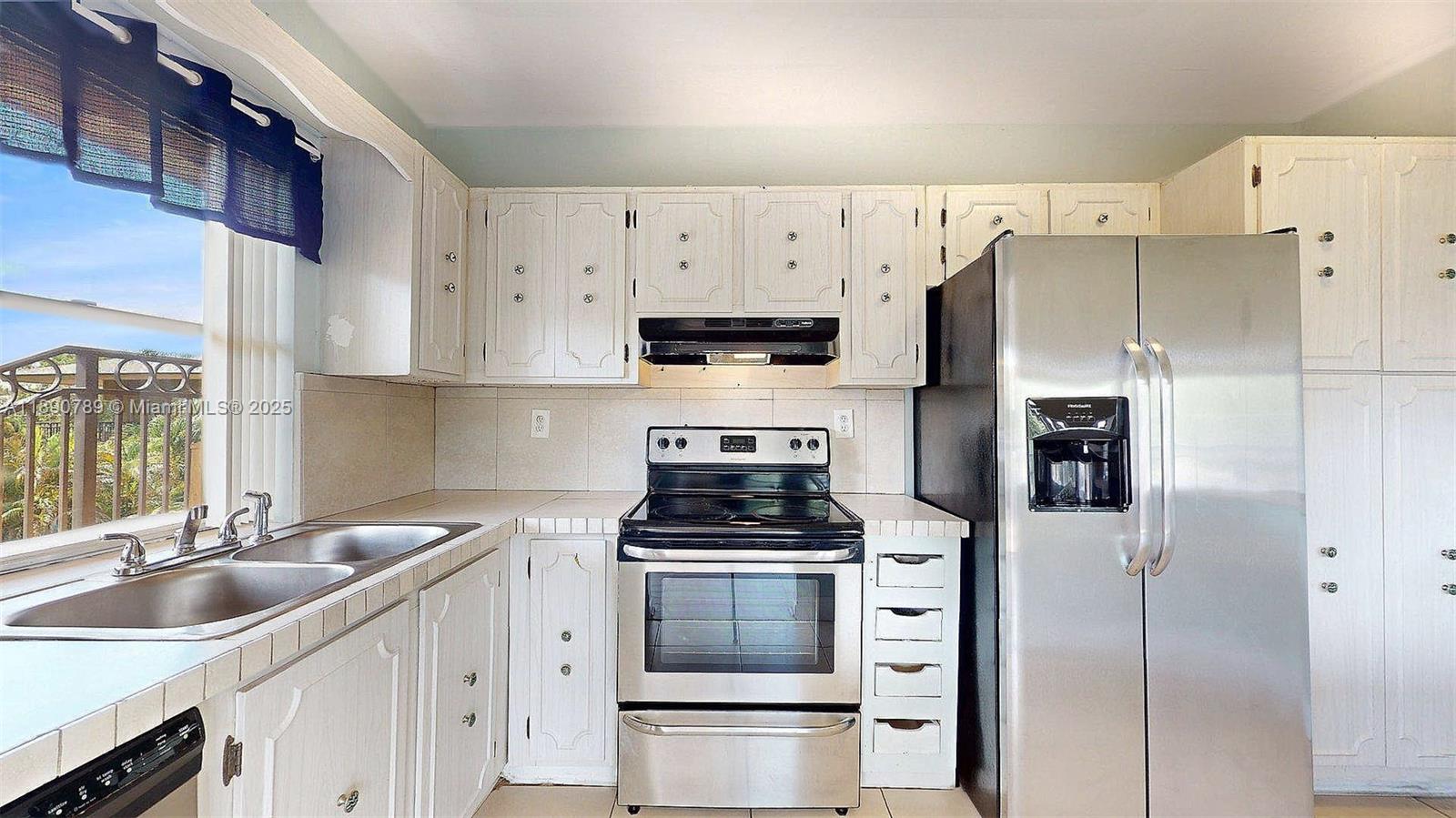 EMERALD ISLES WEST PHASE - Residential