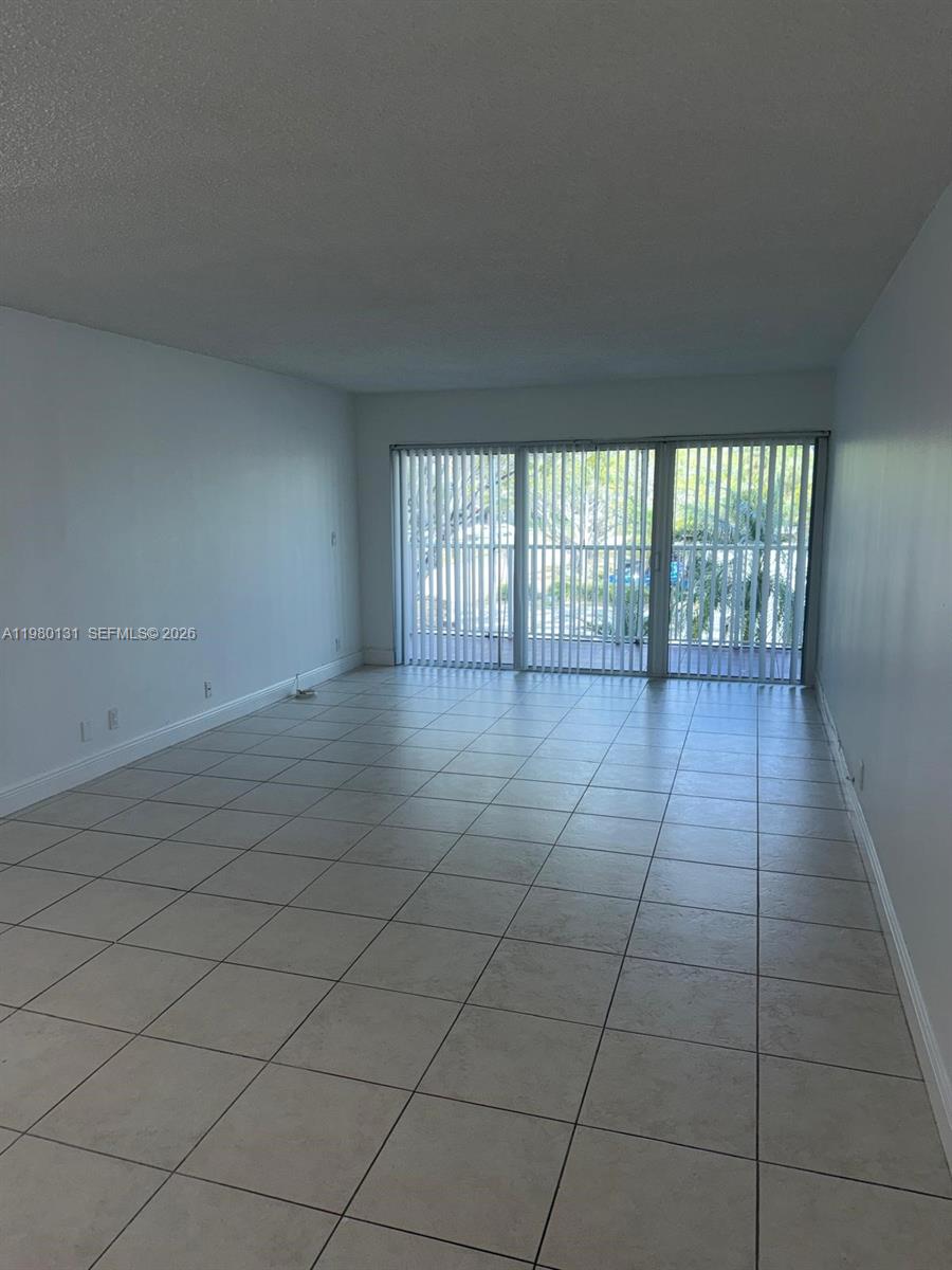 BUILDING THREE OF RACQUET - Residential
