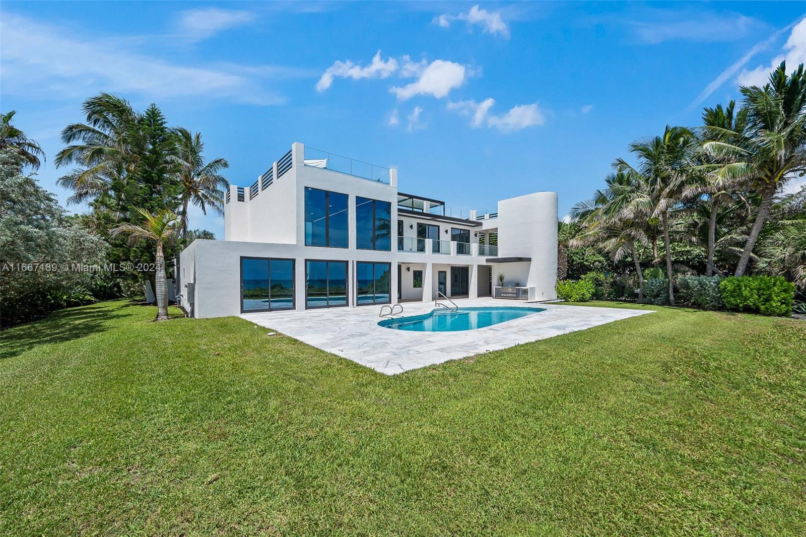 EAU GALLIE BY THE SEA - Residential