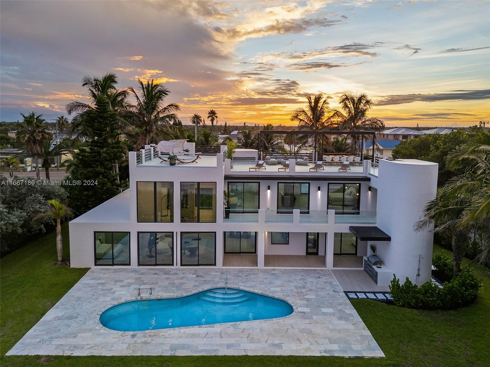 EAU GALLIE BY THE SEA - Residential