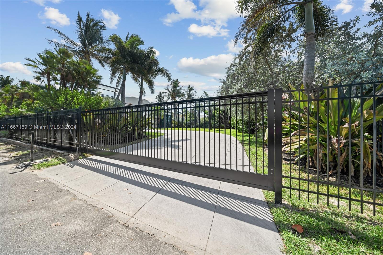 EAU GALLIE BY THE SEA - Residential