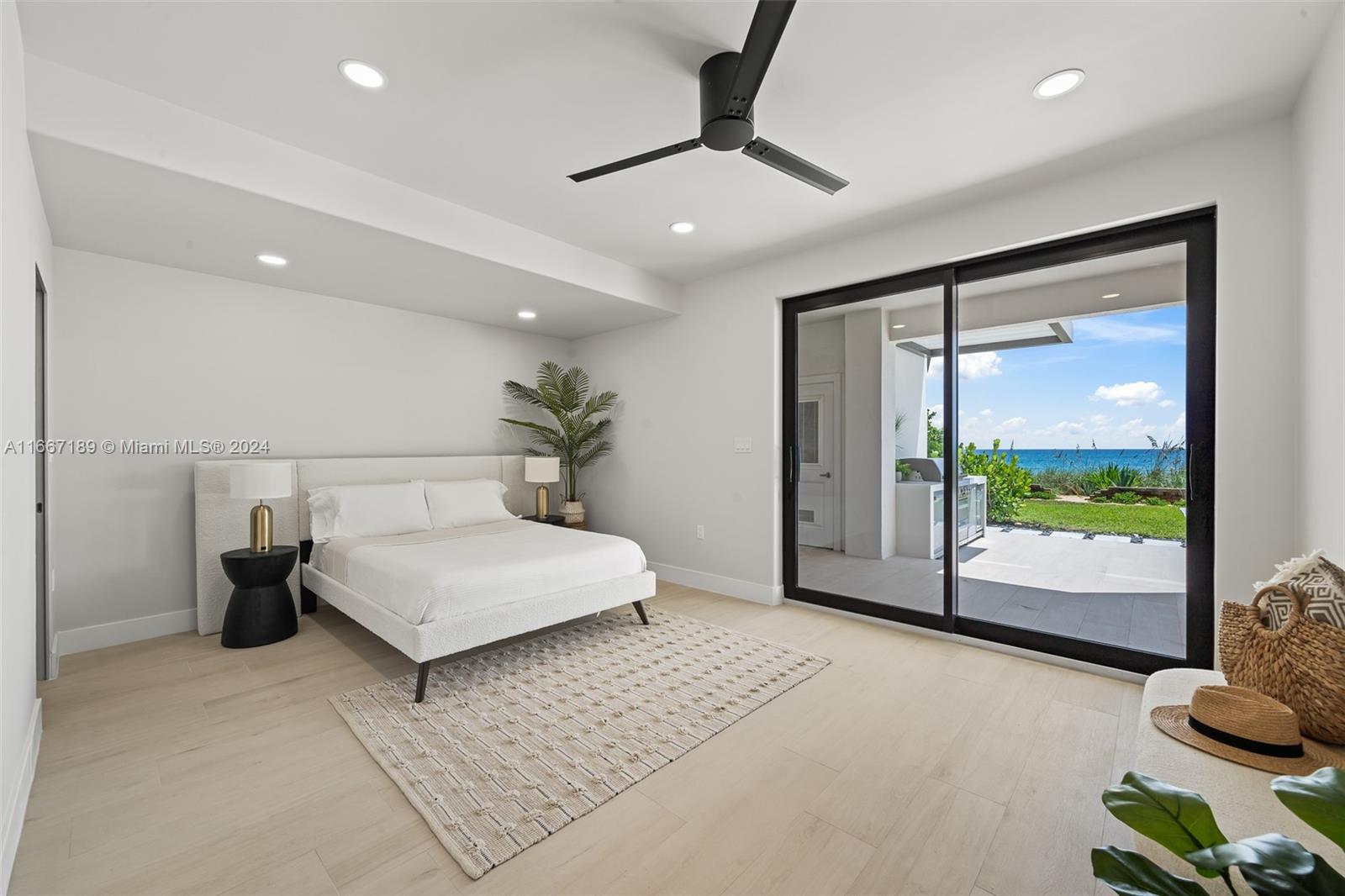 EAU GALLIE BY THE SEA - Residential