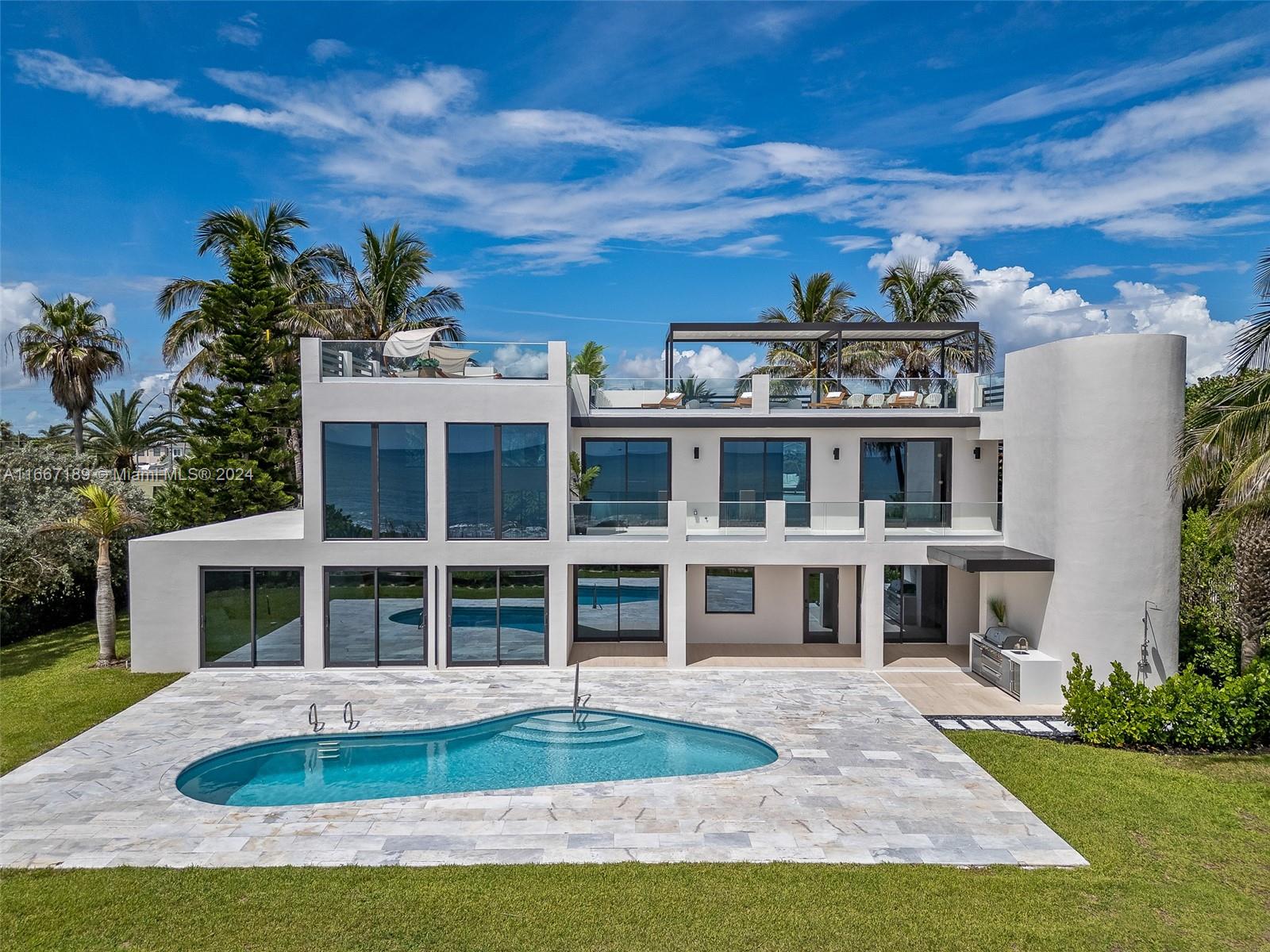 EAU GALLIE BY THE SEA - Residential