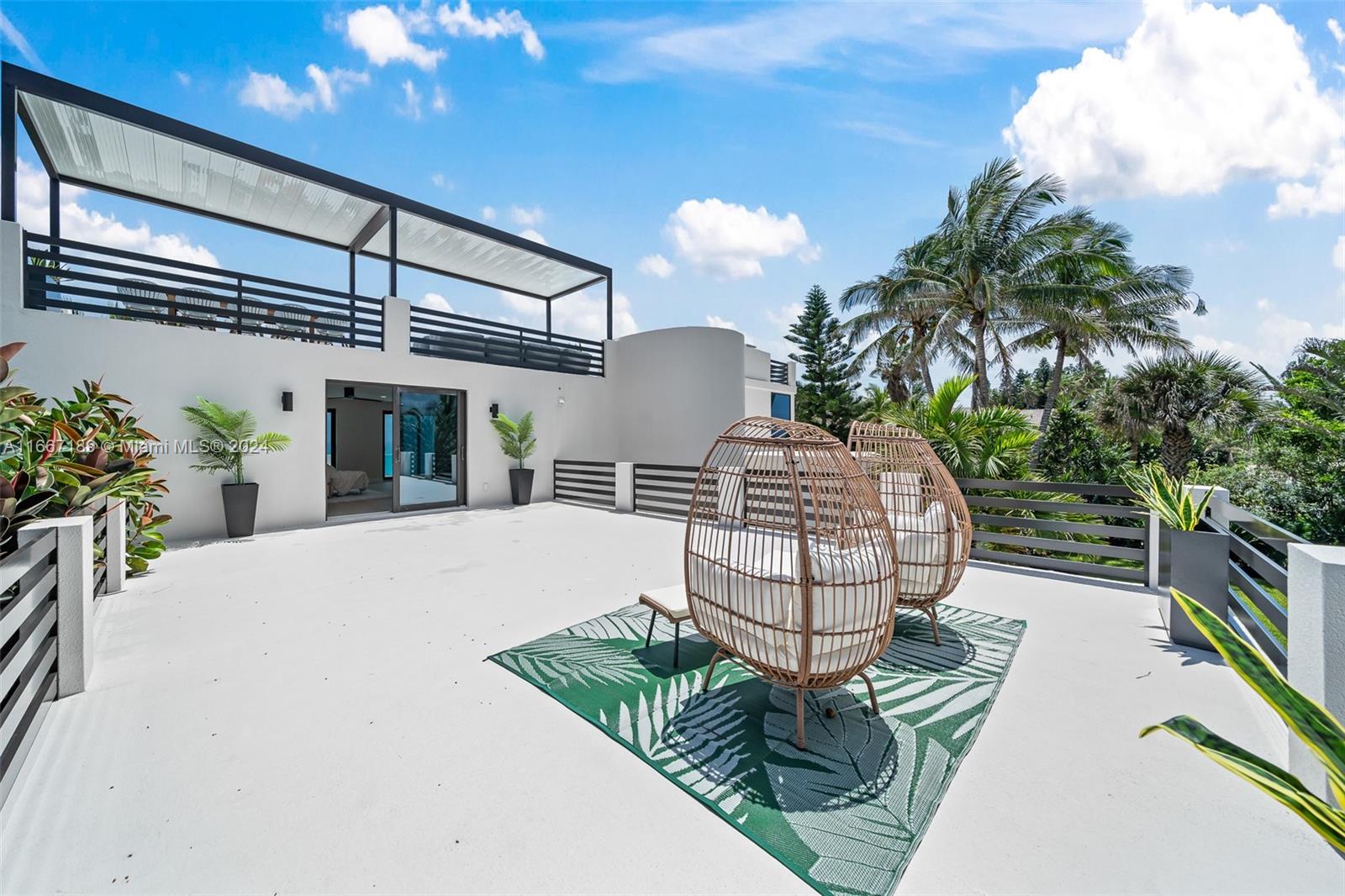 EAU GALLIE BY THE SEA - Residential