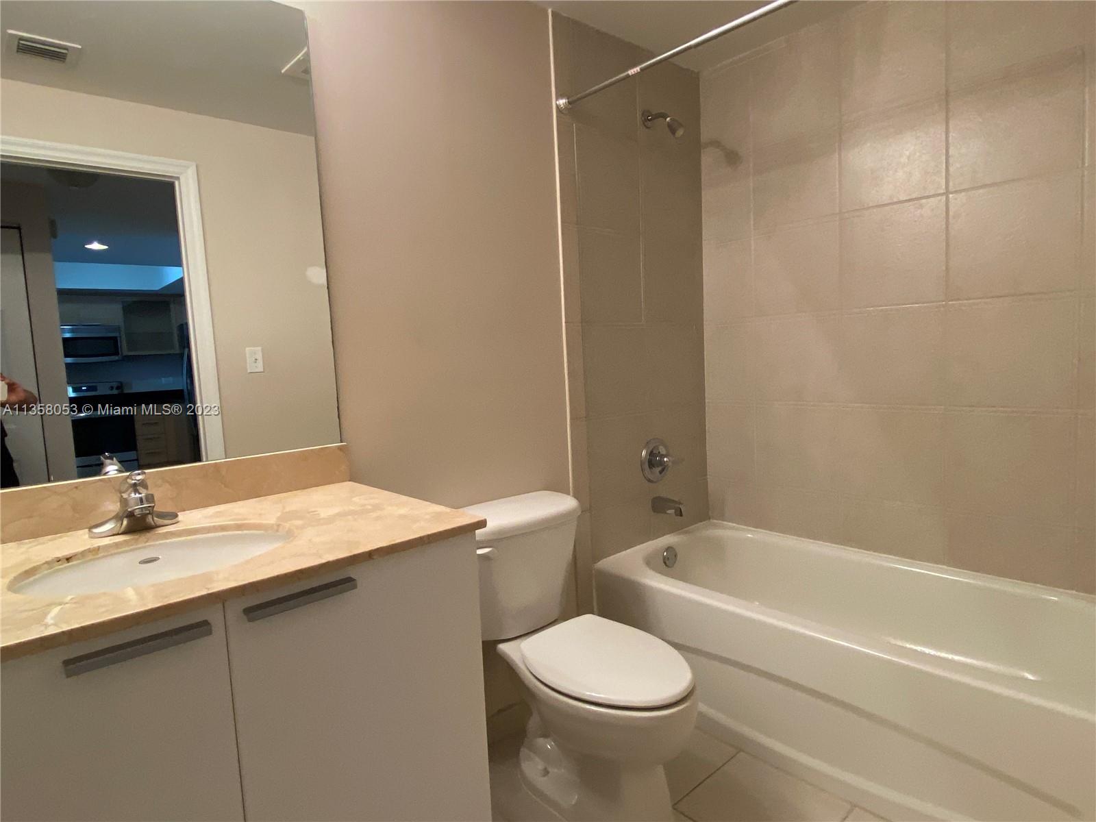 HOLLYWOOD STATION RES CON - Residential Lease