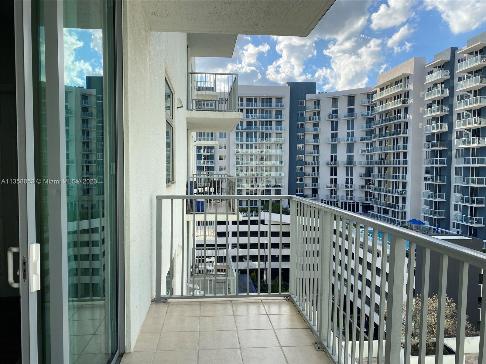 HOLLYWOOD STATION RES CON - Residential Lease