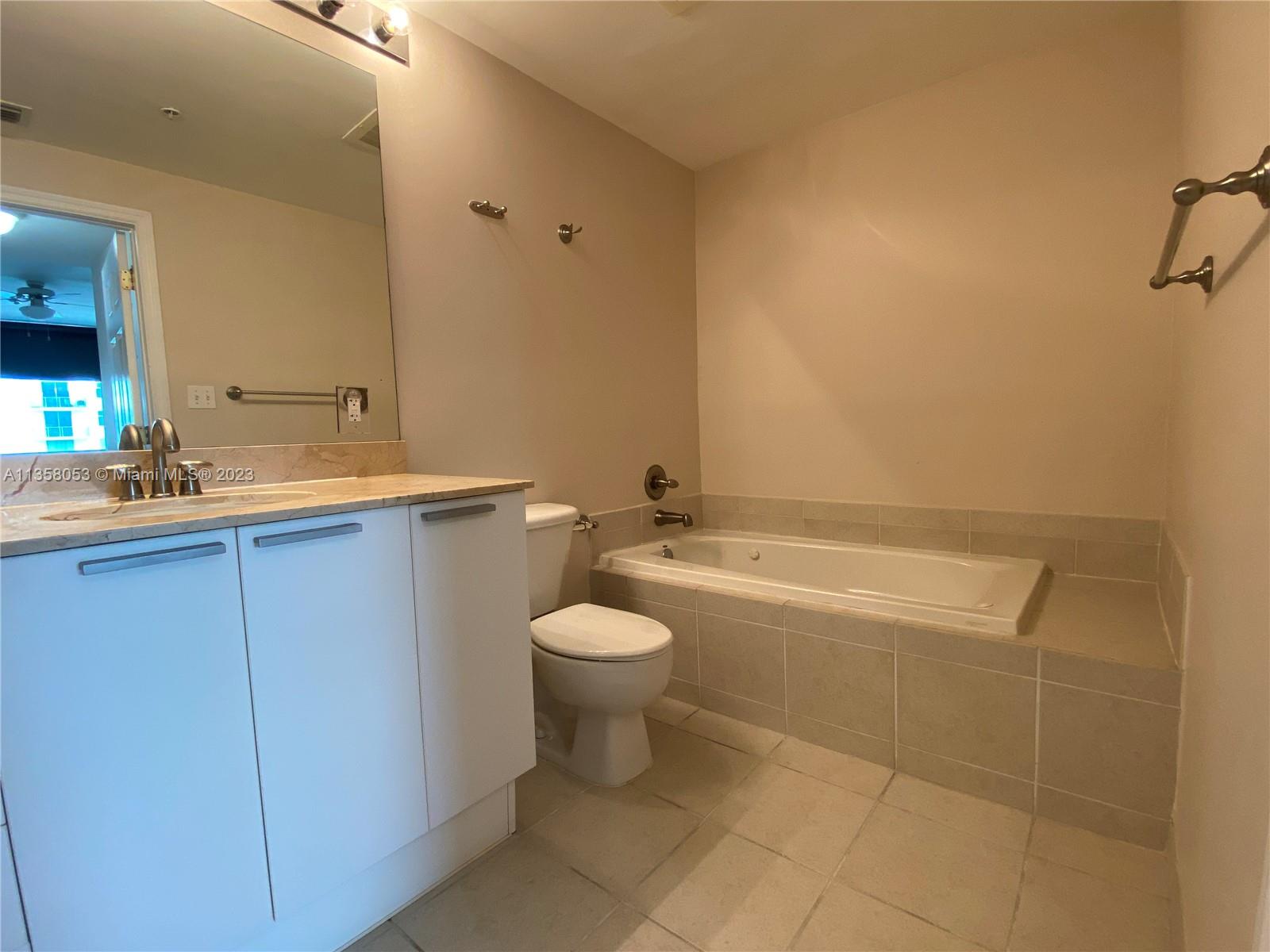 HOLLYWOOD STATION RES CON - Residential Lease