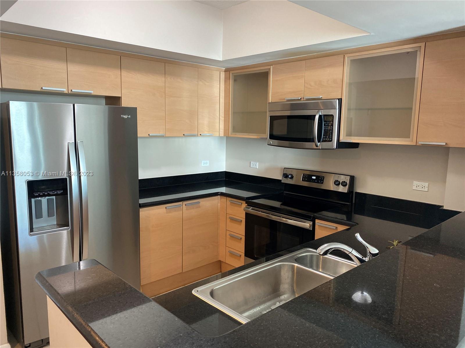 HOLLYWOOD STATION RES CON - Residential Lease