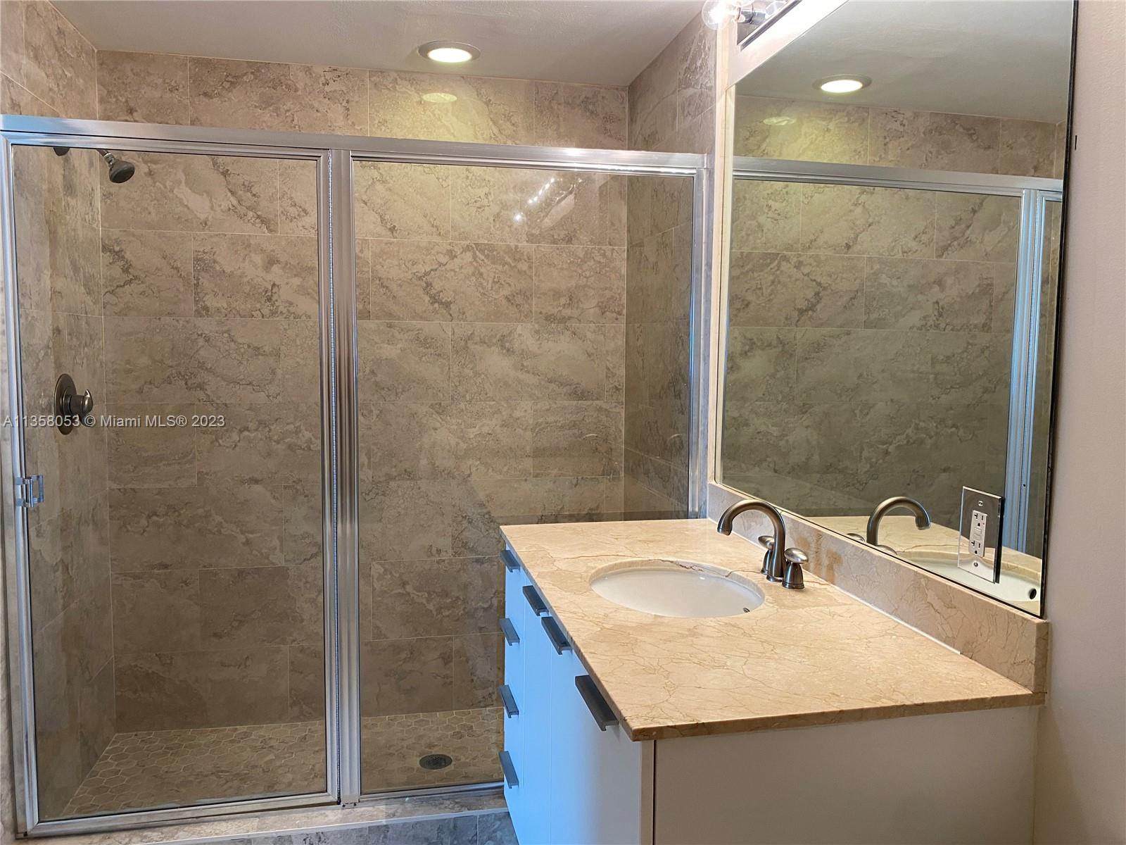HOLLYWOOD STATION RES CON - Residential Lease