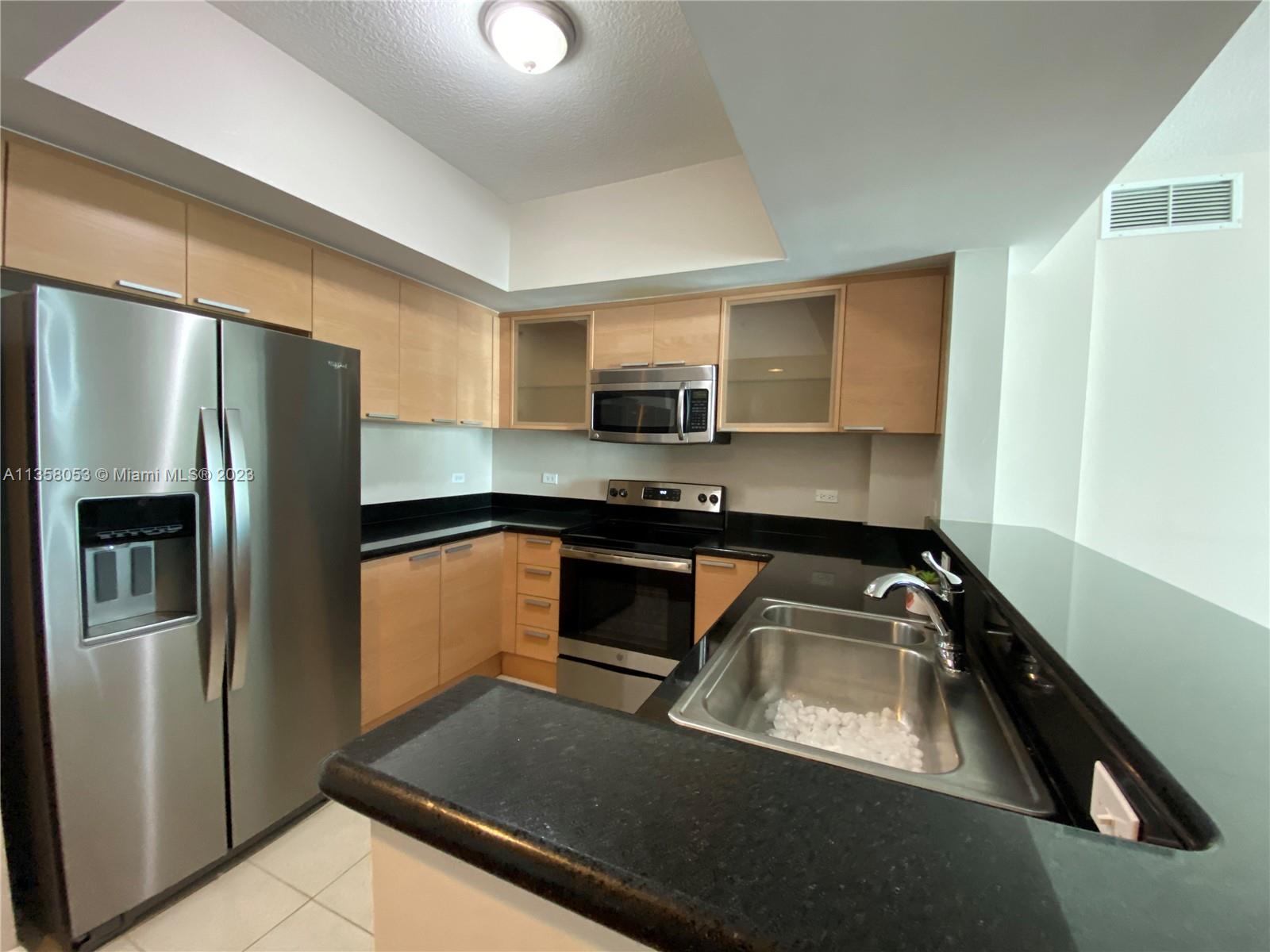 HOLLYWOOD STATION RES CON - Residential Lease
