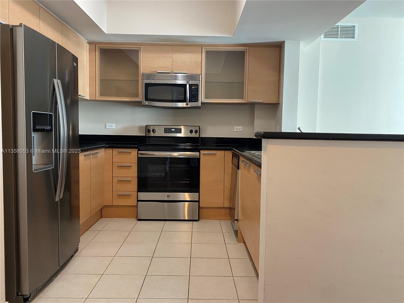 HOLLYWOOD STATION RES CON - Residential Lease
