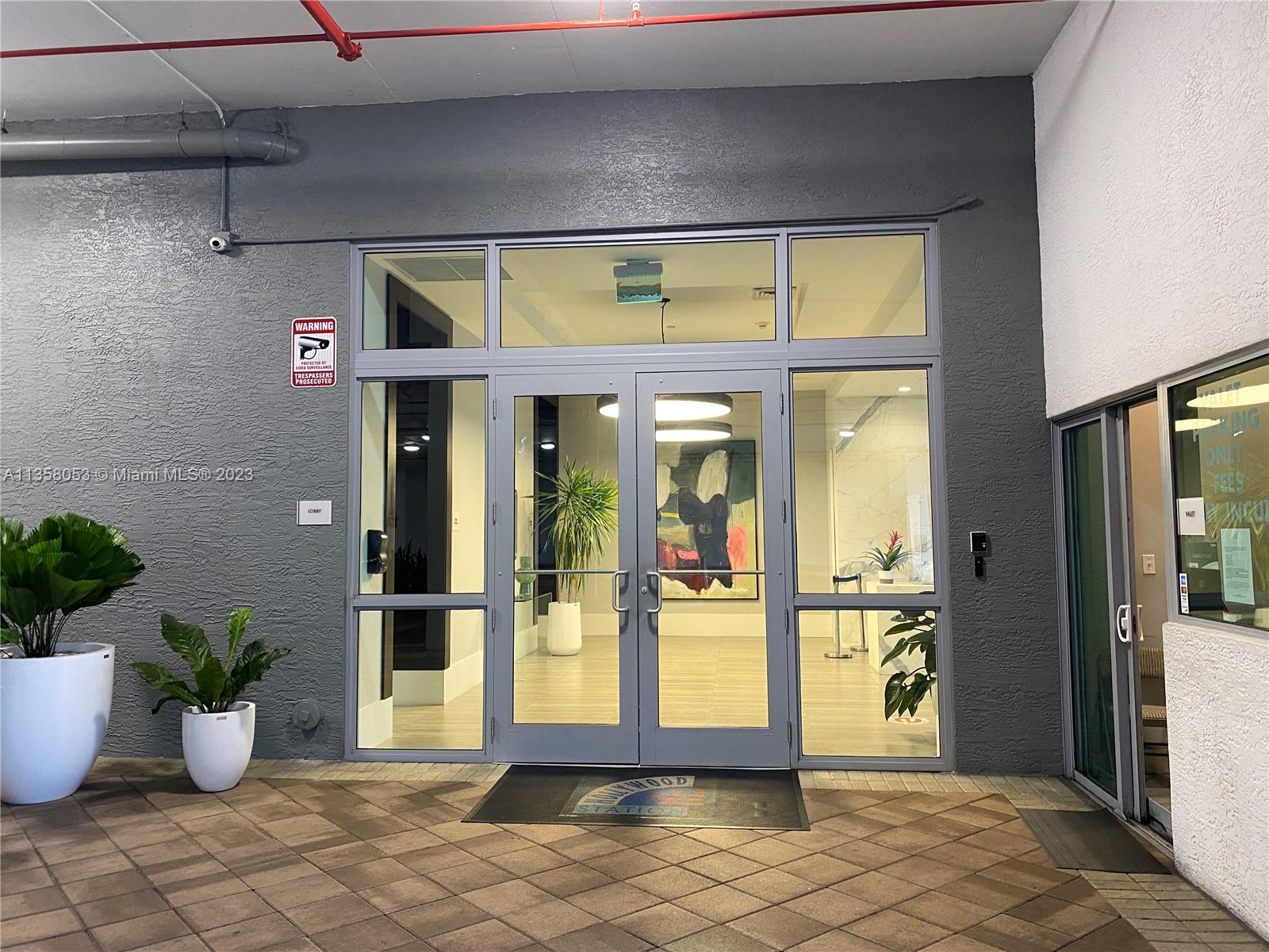 HOLLYWOOD STATION RES CON - Residential Lease
