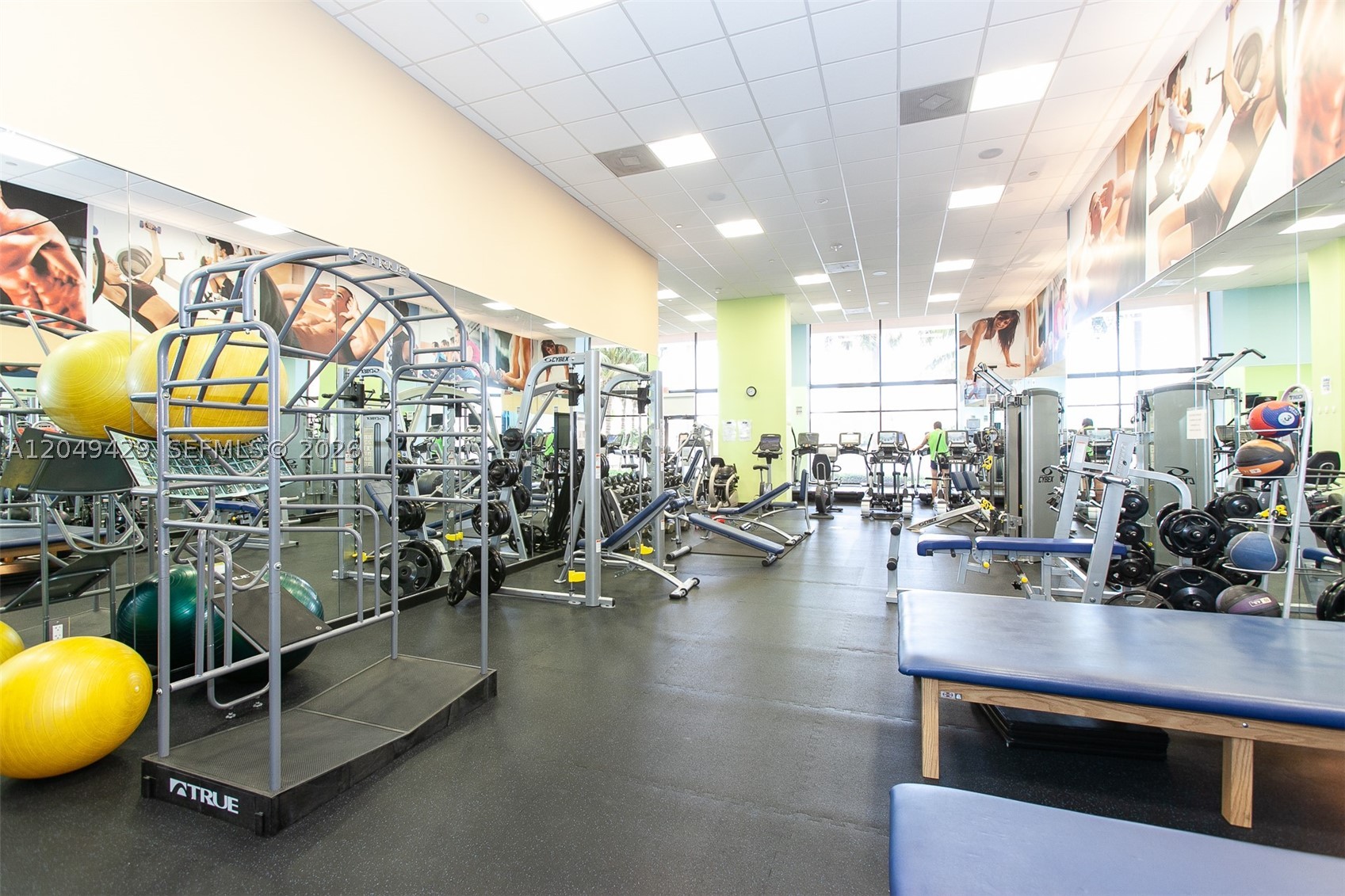 TURNBERRY ISLE SOUTH COND - Residential