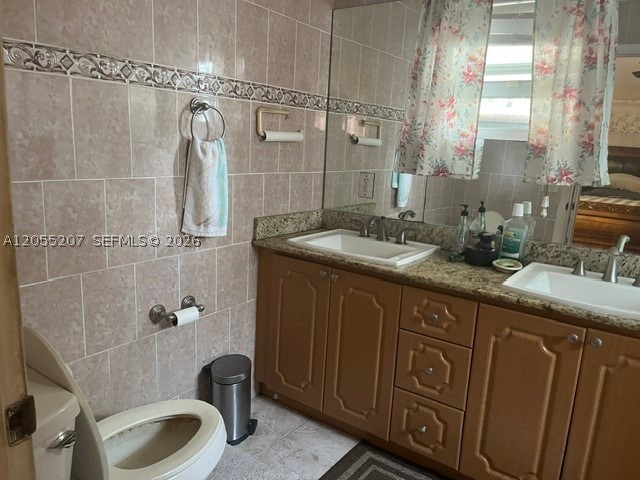Nice 3/2 split plan in a great family neighborhood, totally fenced in yard with a nice carport & parking for 4 cars in the driveway. Tiled living area & wood in the bedrooms, living room & formally dining room which leads out to a legal addition with permits for the Florida room. Big backyard with fruit trees & a big shed that conveys. Only a few short blocks from Eureka Dr. shopping and the turnpike entrance. Owner will need a maximum of a 30 day post occupancy agreement, to close on the new house he finds.
