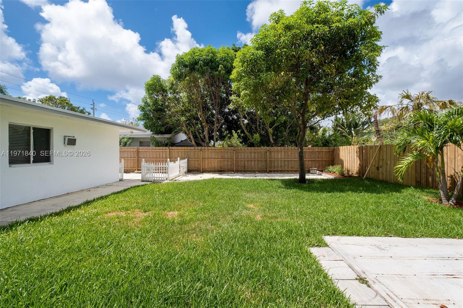 TOWN OF HALLANDALE B-13 - Residential