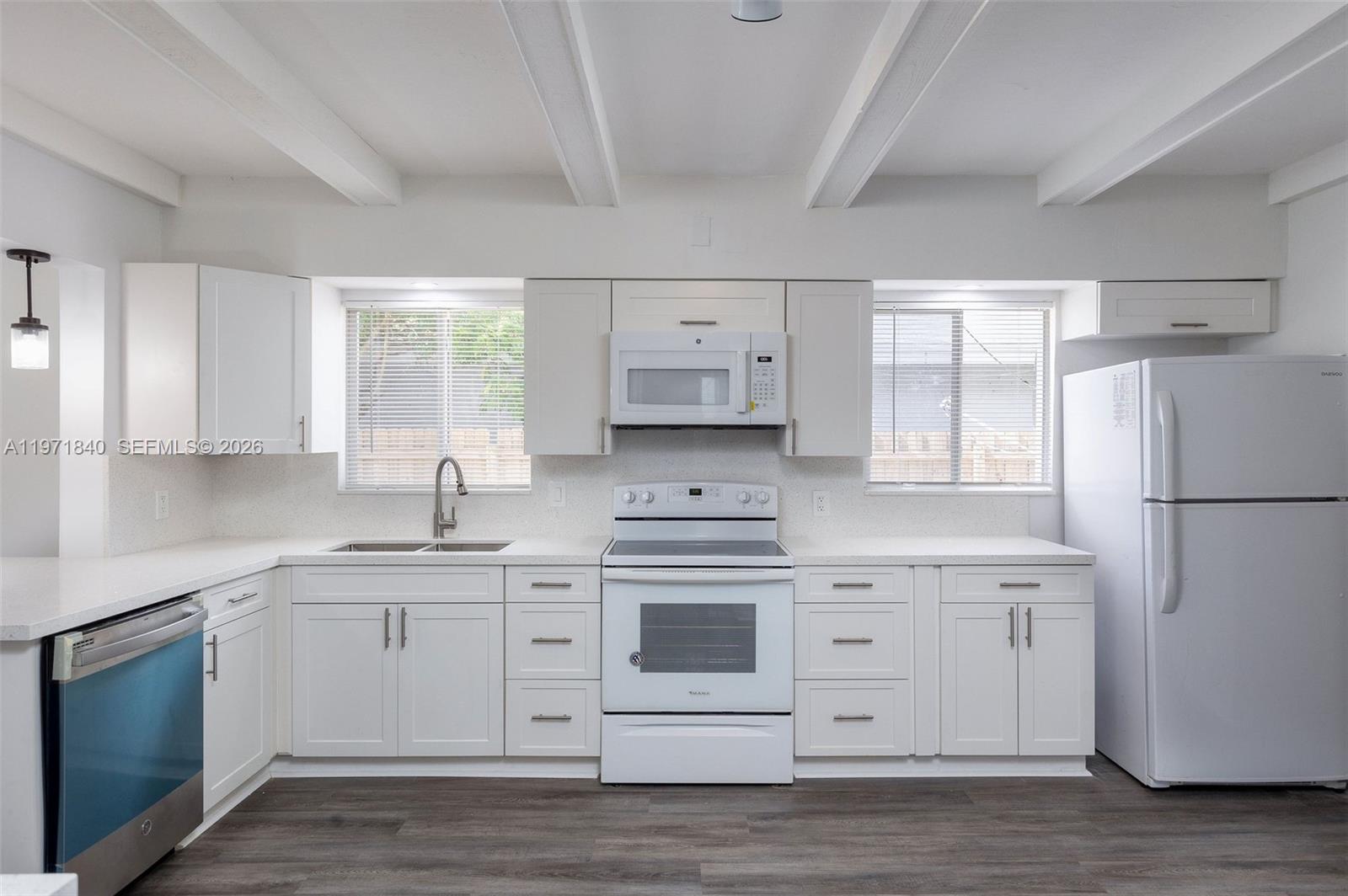 TOWN OF HALLANDALE B-13 - Residential