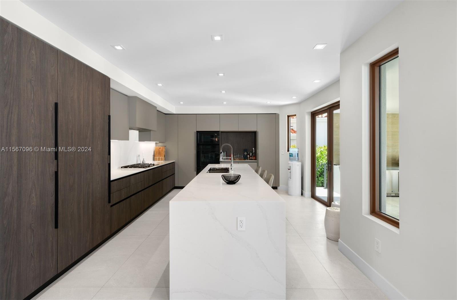 GOLDEN BEACH SEC E - Residential